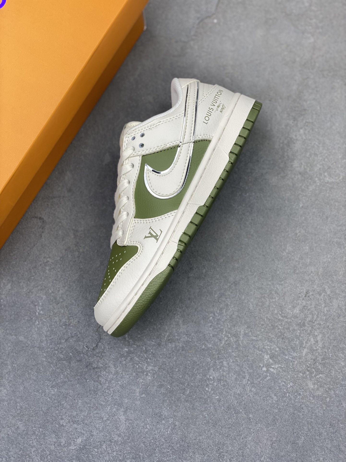 Nike SB Dunk Low Louis Vuitton Collab - White Olive Green Casual Sneakers 8 i1721681405 202 1