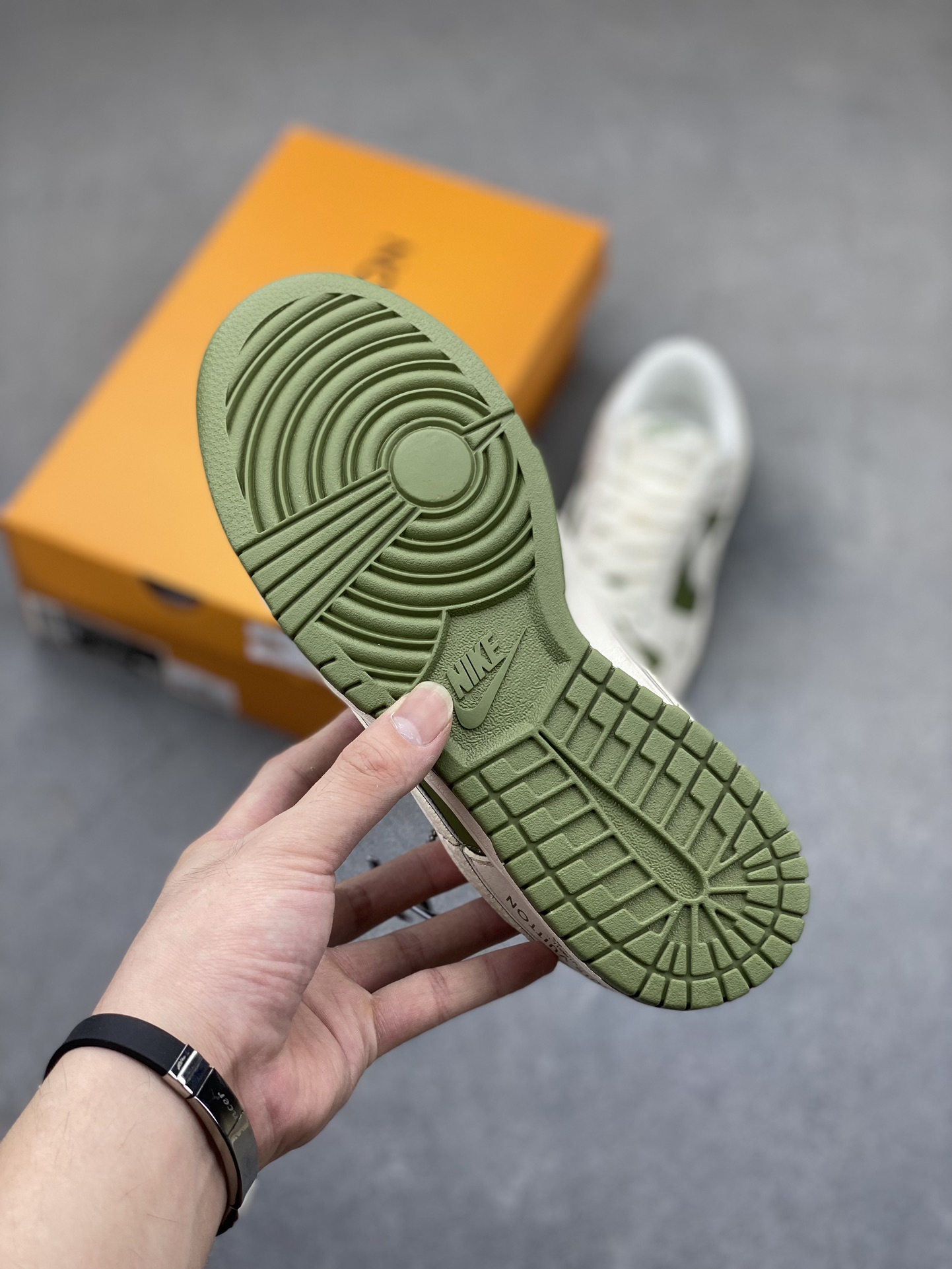 Nike SB Dunk Low Louis Vuitton Collab - White Olive Green Casual Sneakers 7 i1721681405 74 4