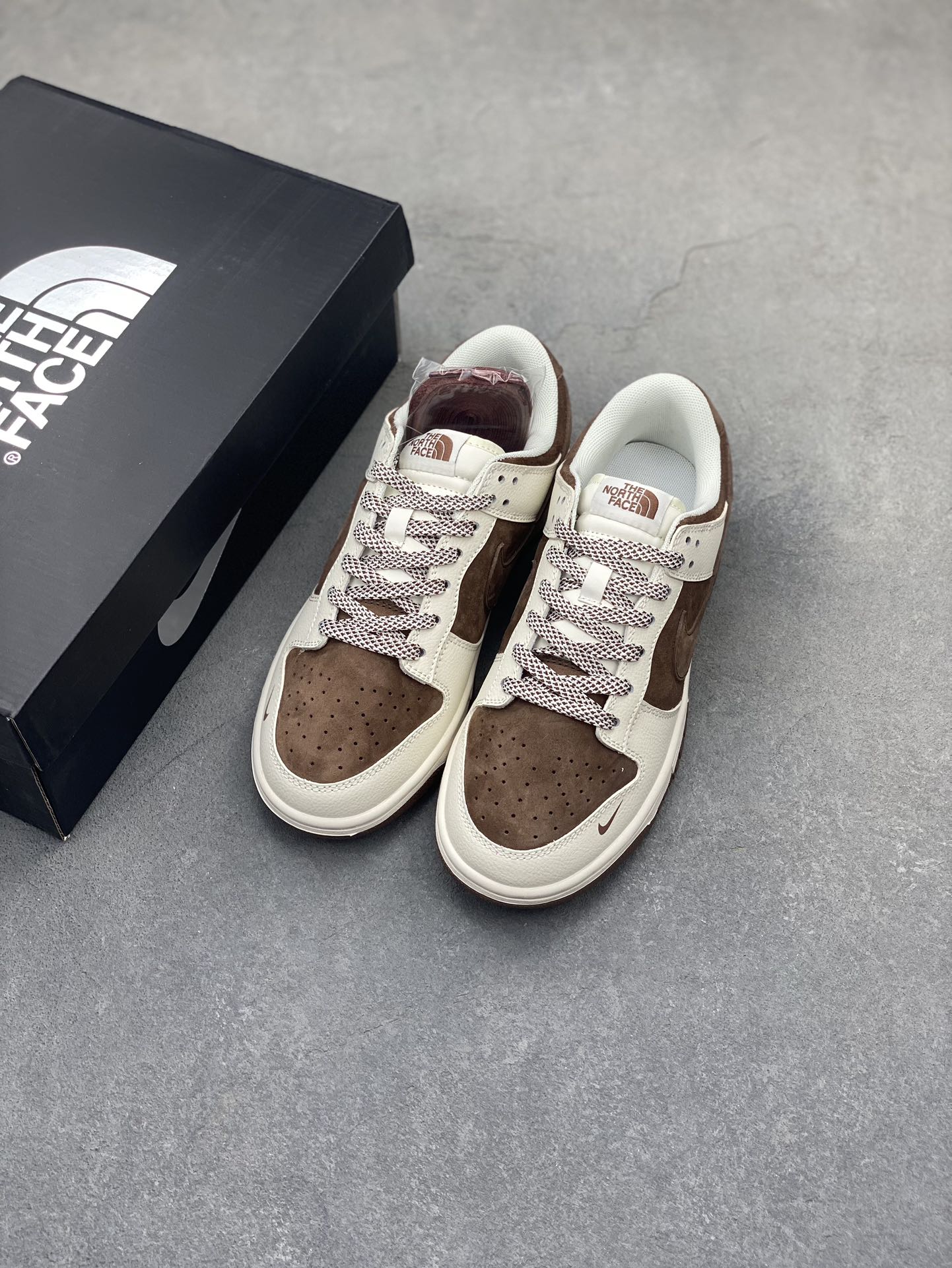 Nike SB Dunk Low 'The North Face' Brown Suede Limited Edition Sneakers 9 i1721864291 60 4