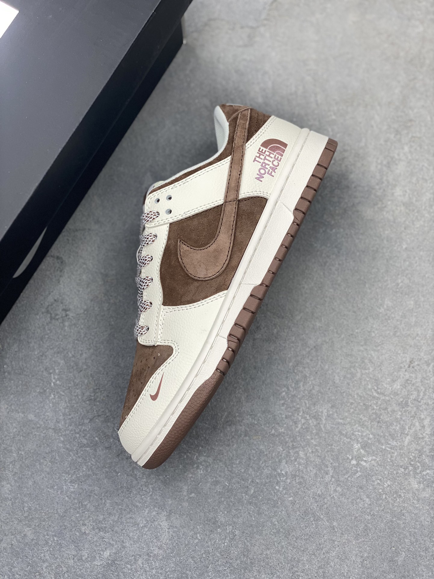 Nike SB Dunk Low 'The North Face' Brown Suede Limited Edition Sneakers 8 i1721864291 784 0