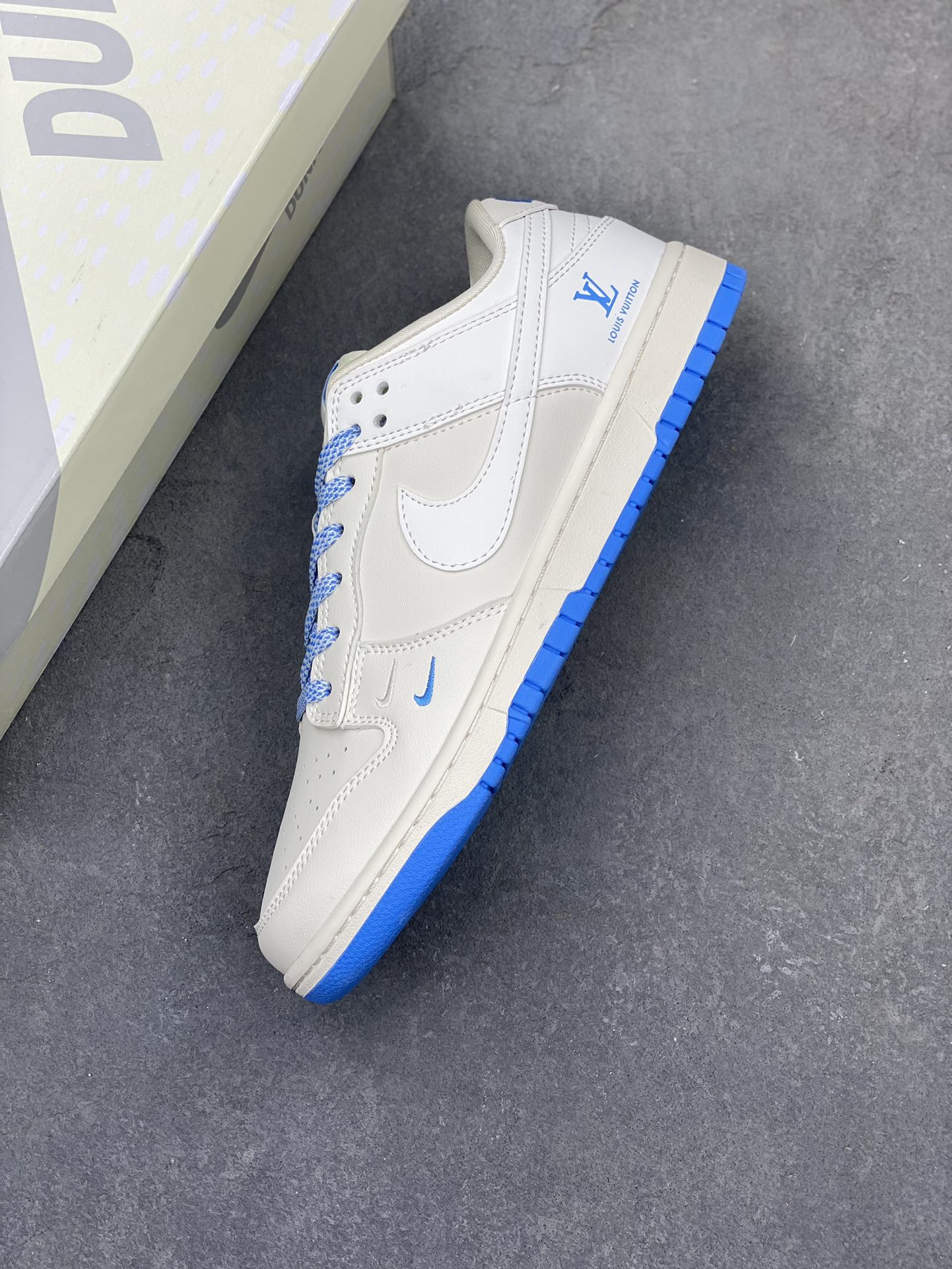 Nike SB Dunk Low Louis Vuitton Collab Sneakers - White/Blue, Limited Edition 8 i1722382603 18 0