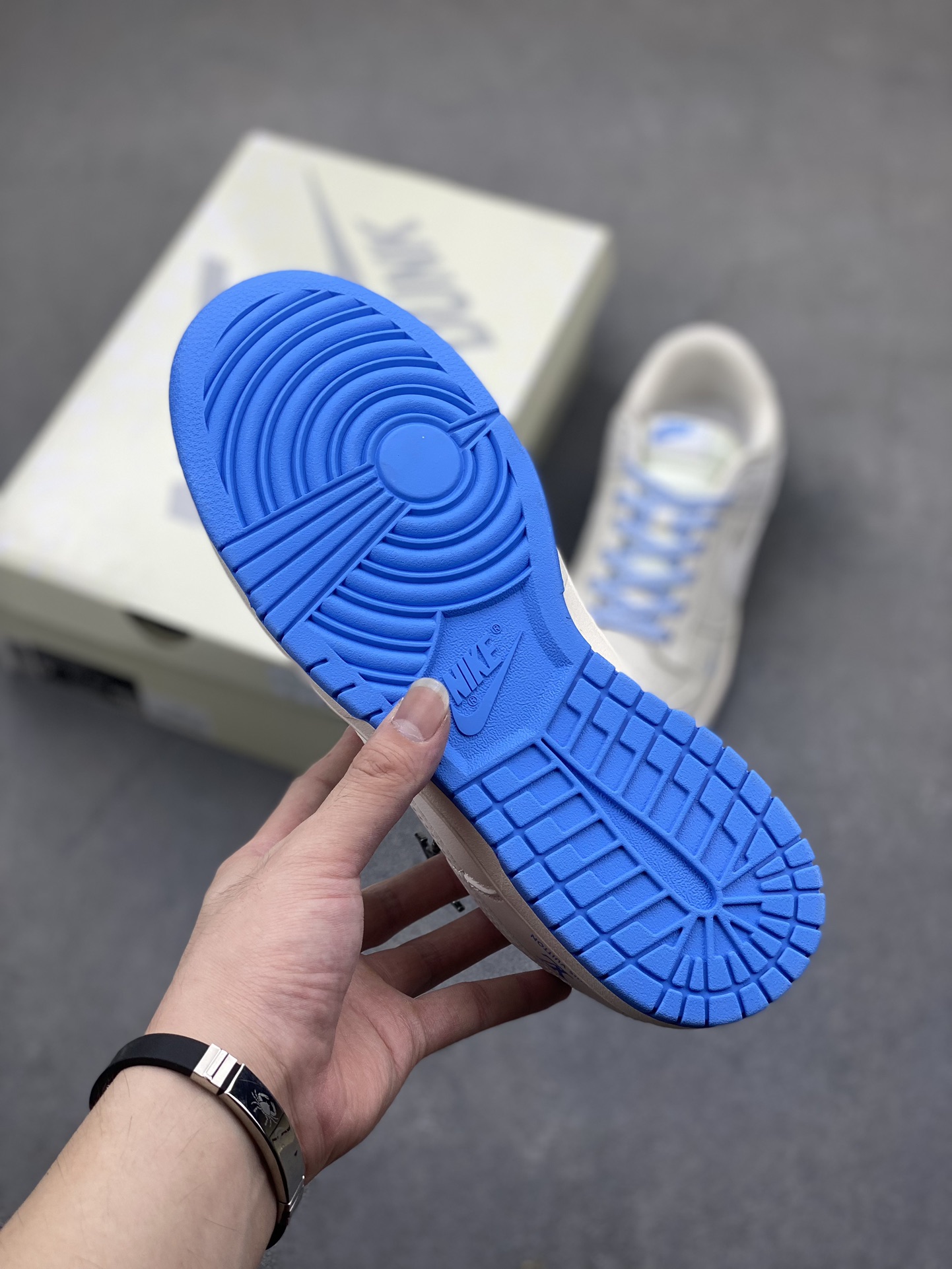 Nike SB Dunk Low Louis Vuitton Collab Sneakers - White/Blue, Limited Edition 7 i1722382603 550 1