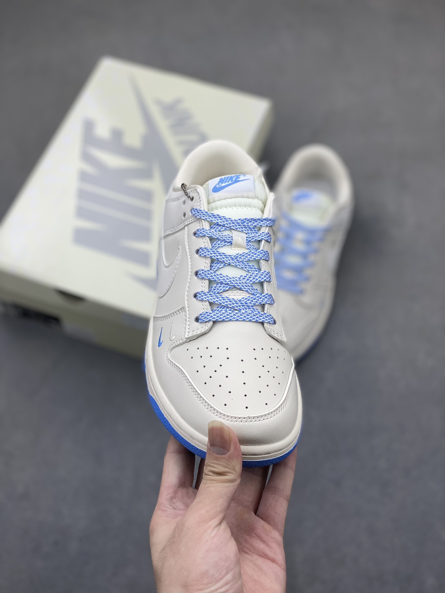 Nike SB Dunk Low Louis Vuitton Collab Sneakers - White/Blue, Limited Edition 3 i1722382603 5562 2