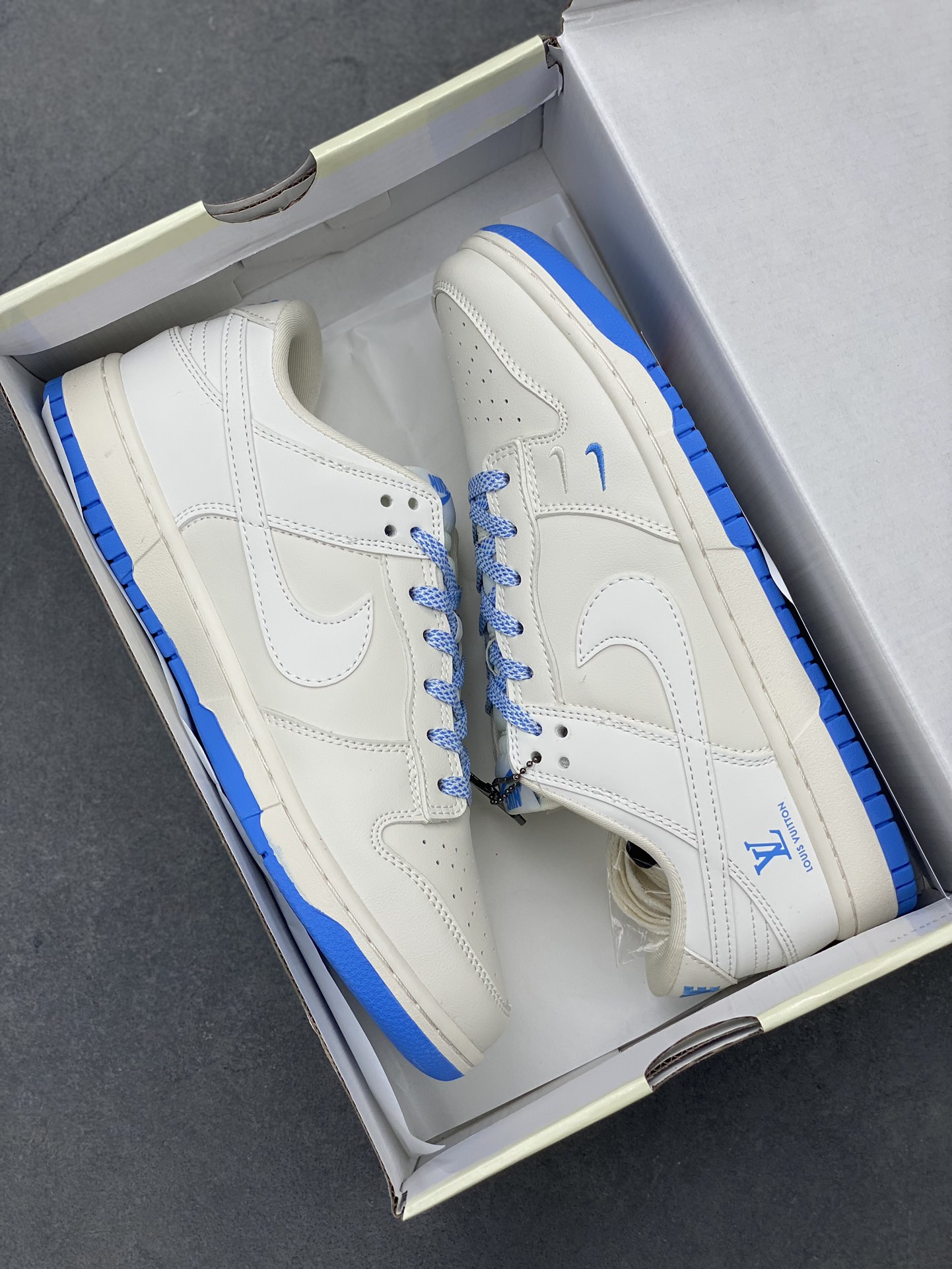 Nike SB Dunk Low Louis Vuitton Collab Sneakers - White/Blue, Limited Edition 10 i1722382603 6526 3