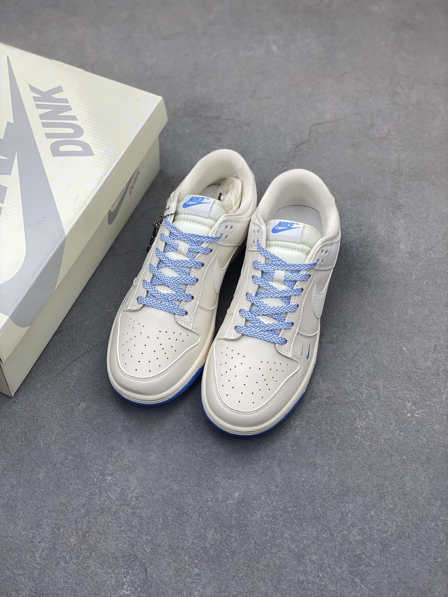 Nike SB Dunk Low Louis Vuitton Collab Sneakers - White/Blue, Limited Edition 9 i1722382603 7721 5