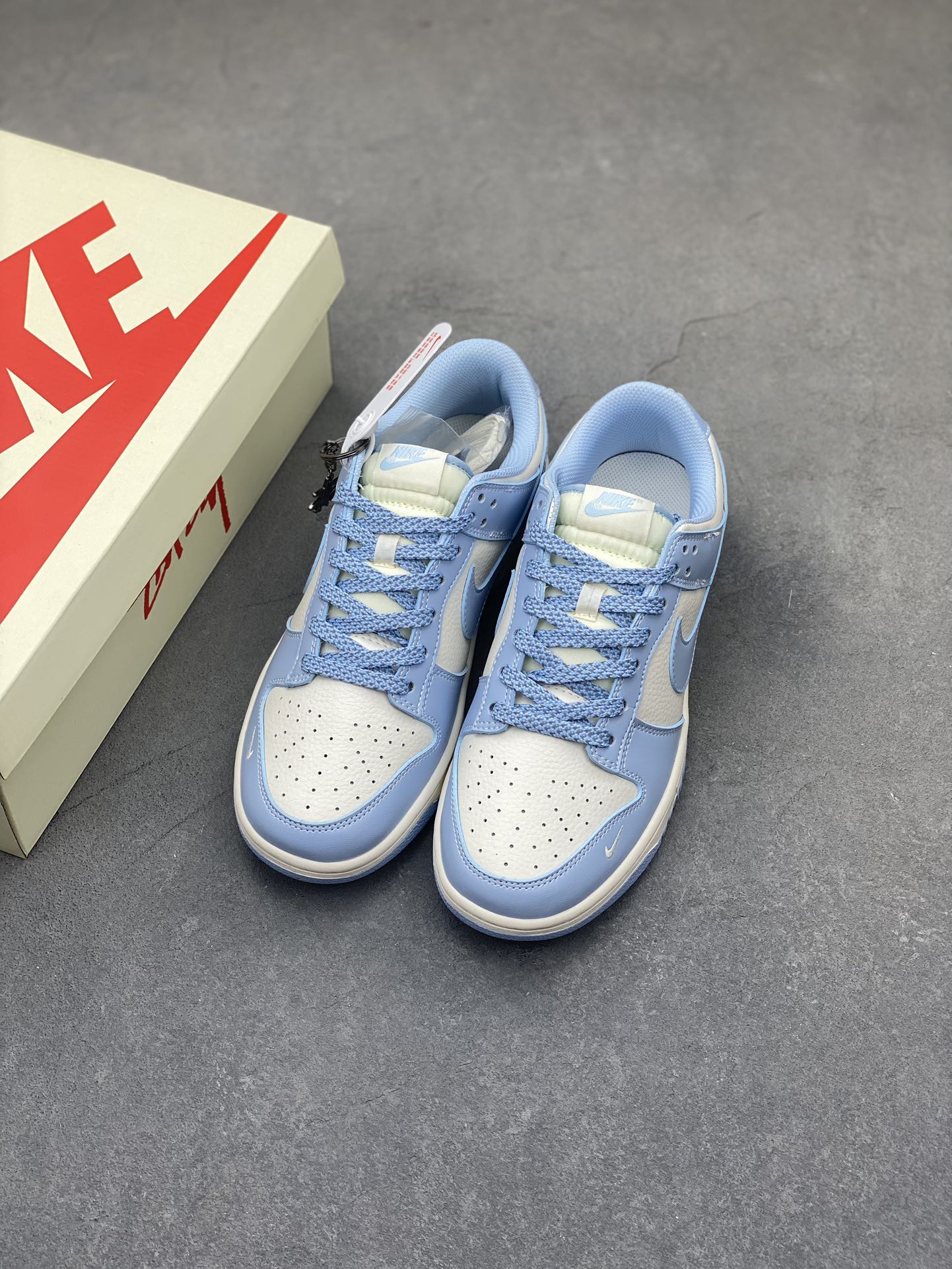 Nike SB Dunk Low Supreme University Blue Casual Sneakers - Limited Edition 8 i1722541607 562 4