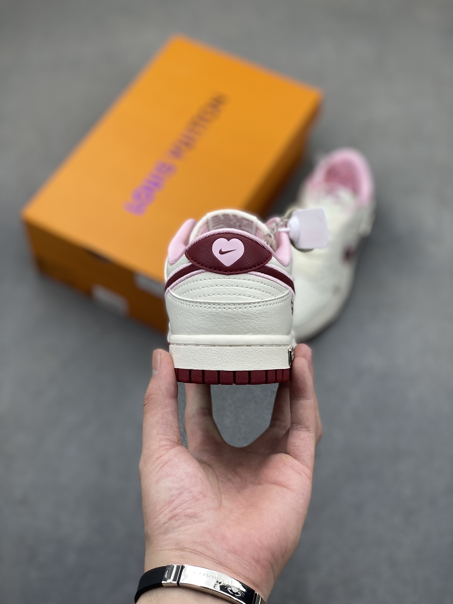 Nike SB Dunk Low Valentine's Day Cherry Sneakers Anniversary Edition 5 i1722624492 1068 0