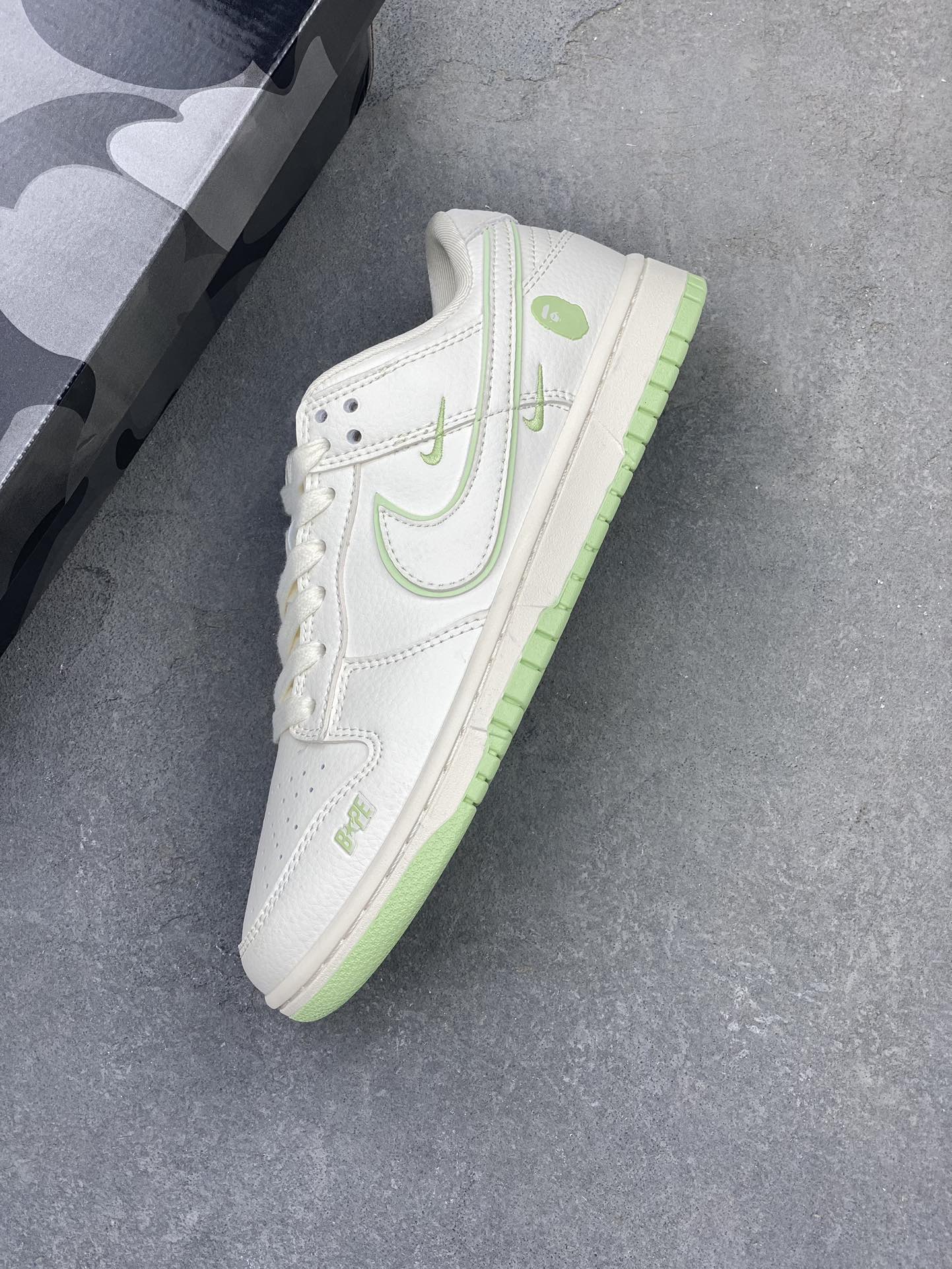 Nike SB Dunk Low 'Bape' Apple Green Premium Sneakers - Limited Edition 7 i1722790526 3172 8