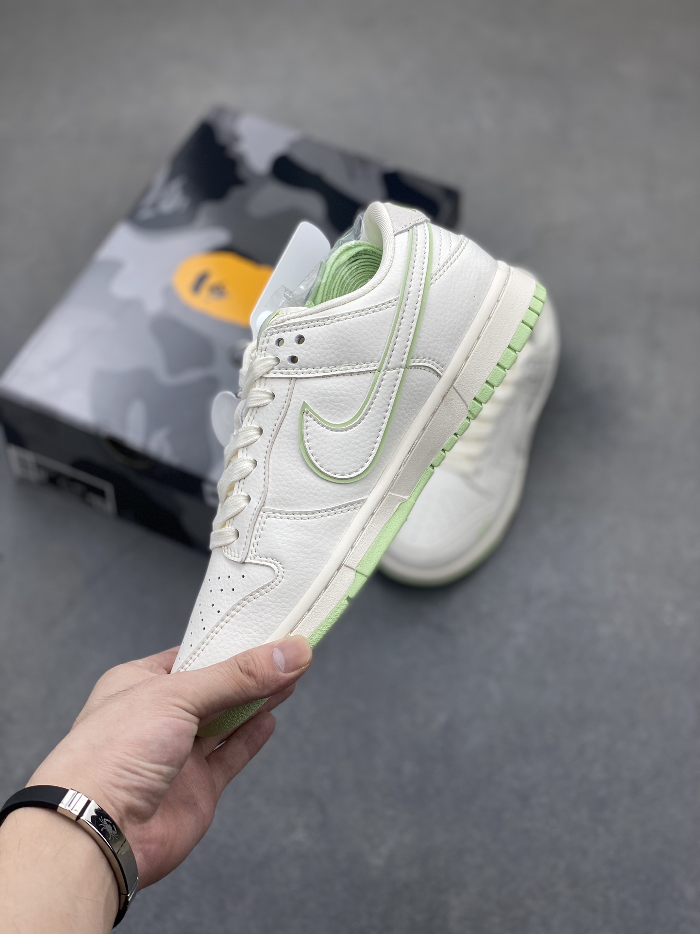 Nike SB Dunk Low 'Bape' Apple Green Premium Sneakers - Limited Edition 3 i1722790526 369 4