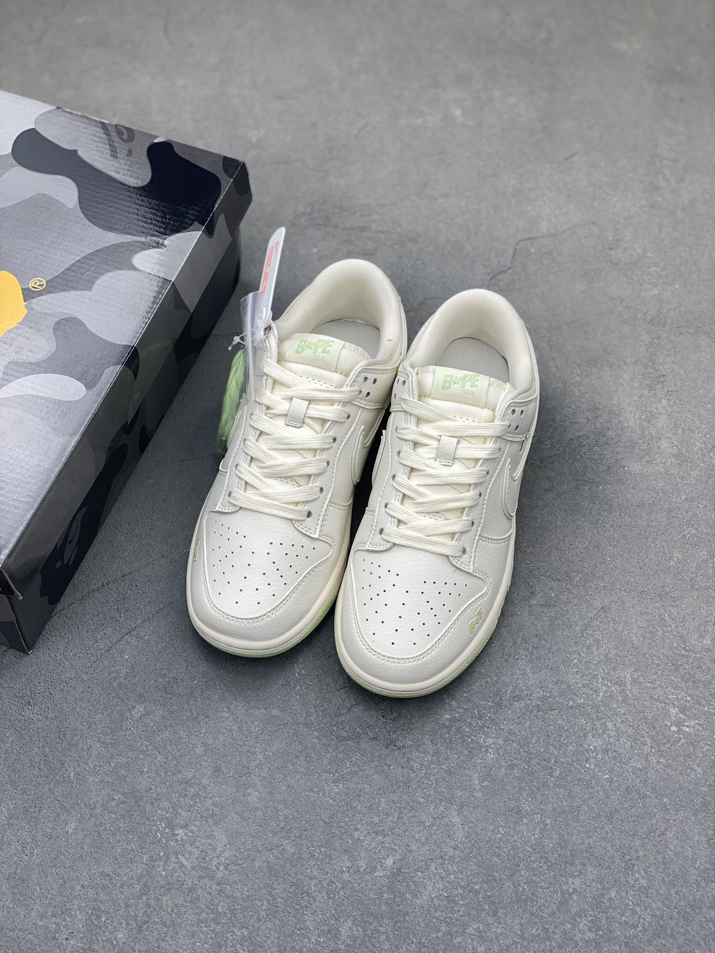 Nike SB Dunk Low 'Bape' Apple Green Premium Sneakers - Limited Edition 8 i1722790526 45 5