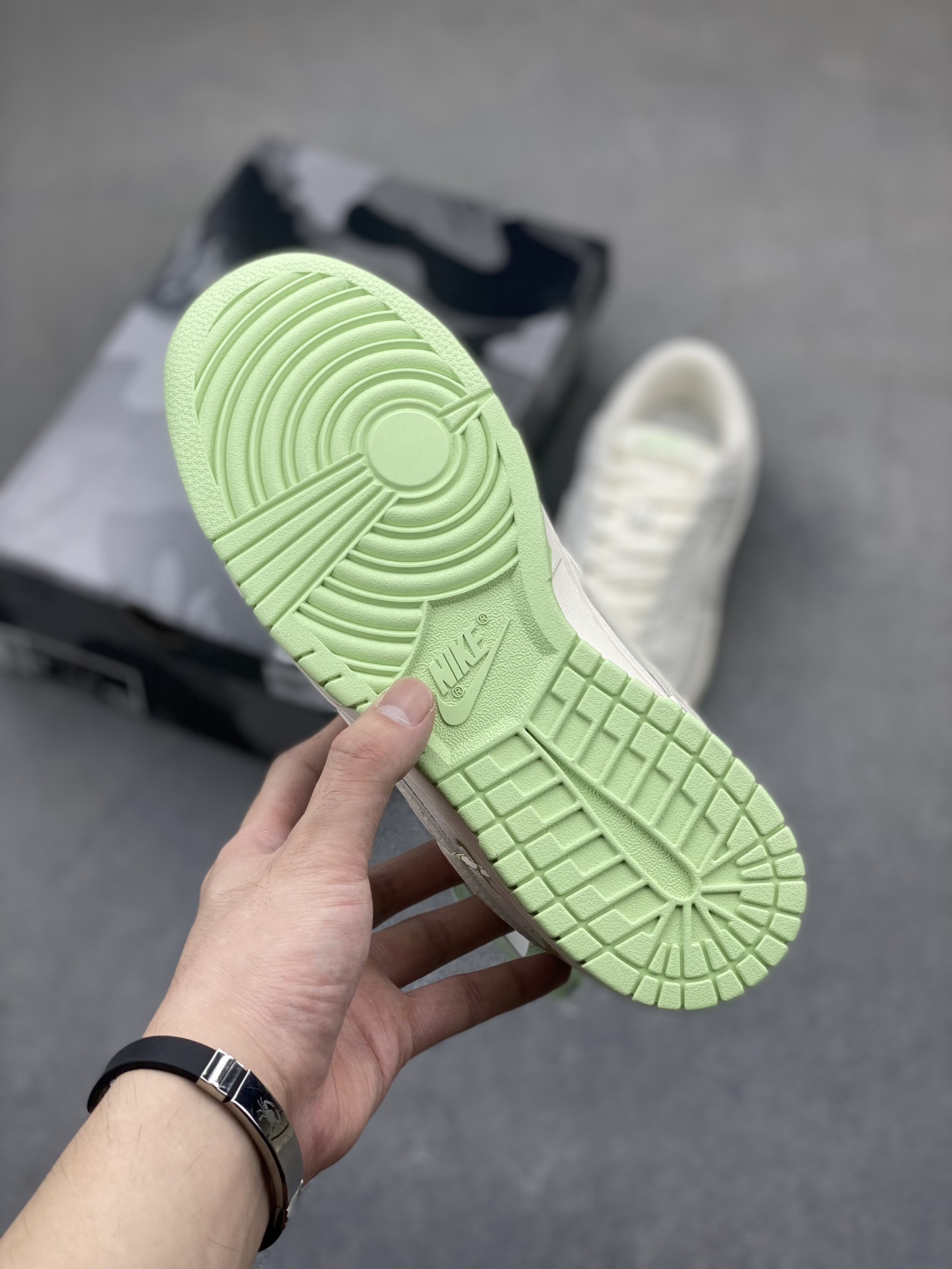 Nike SB Dunk Low 'Bape' Apple Green Premium Sneakers - Limited Edition 6 i1722790526 9027 2
