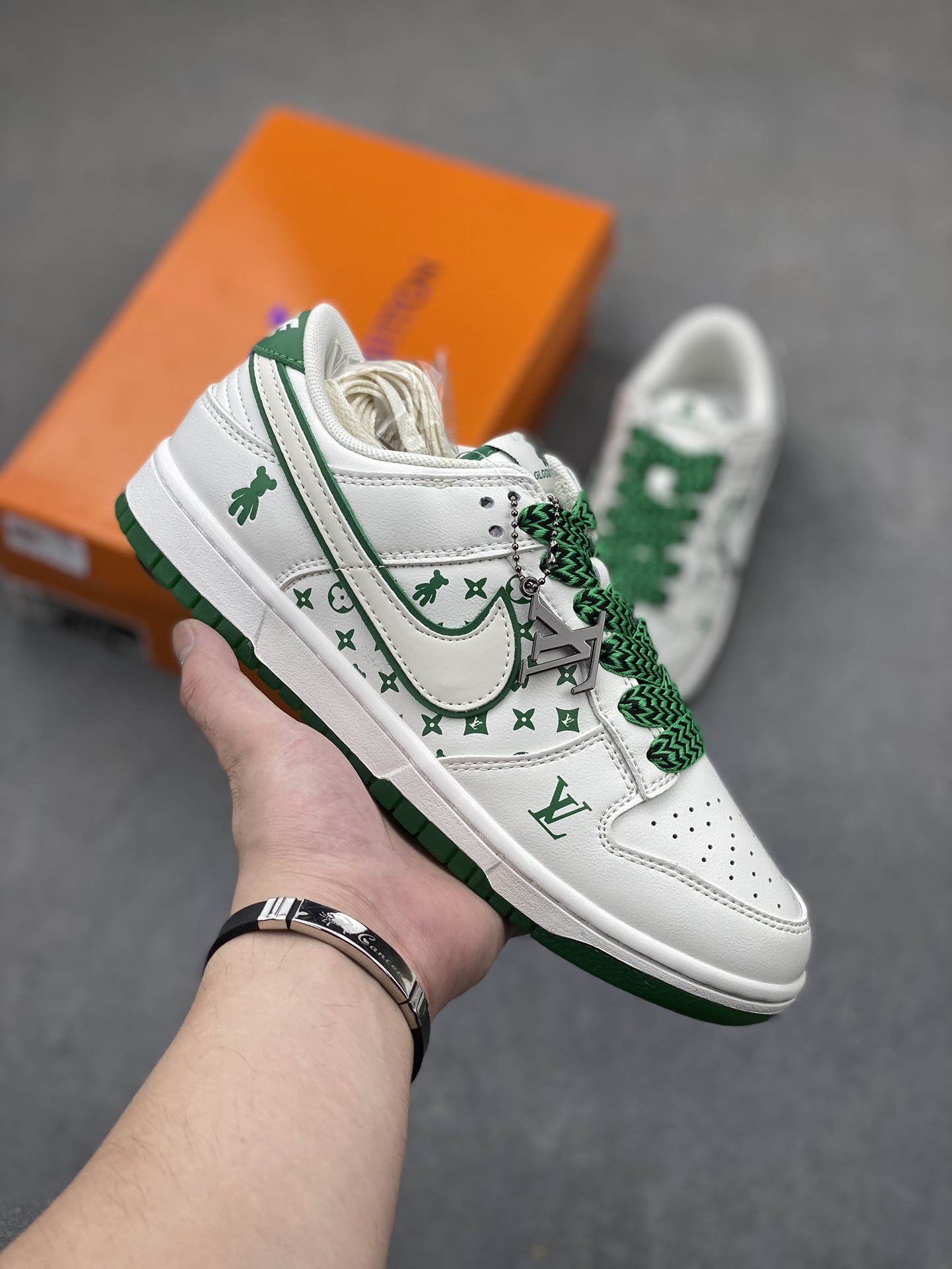 SB Dunk Low Louis Vuitton 1 i1723049448 3976 4