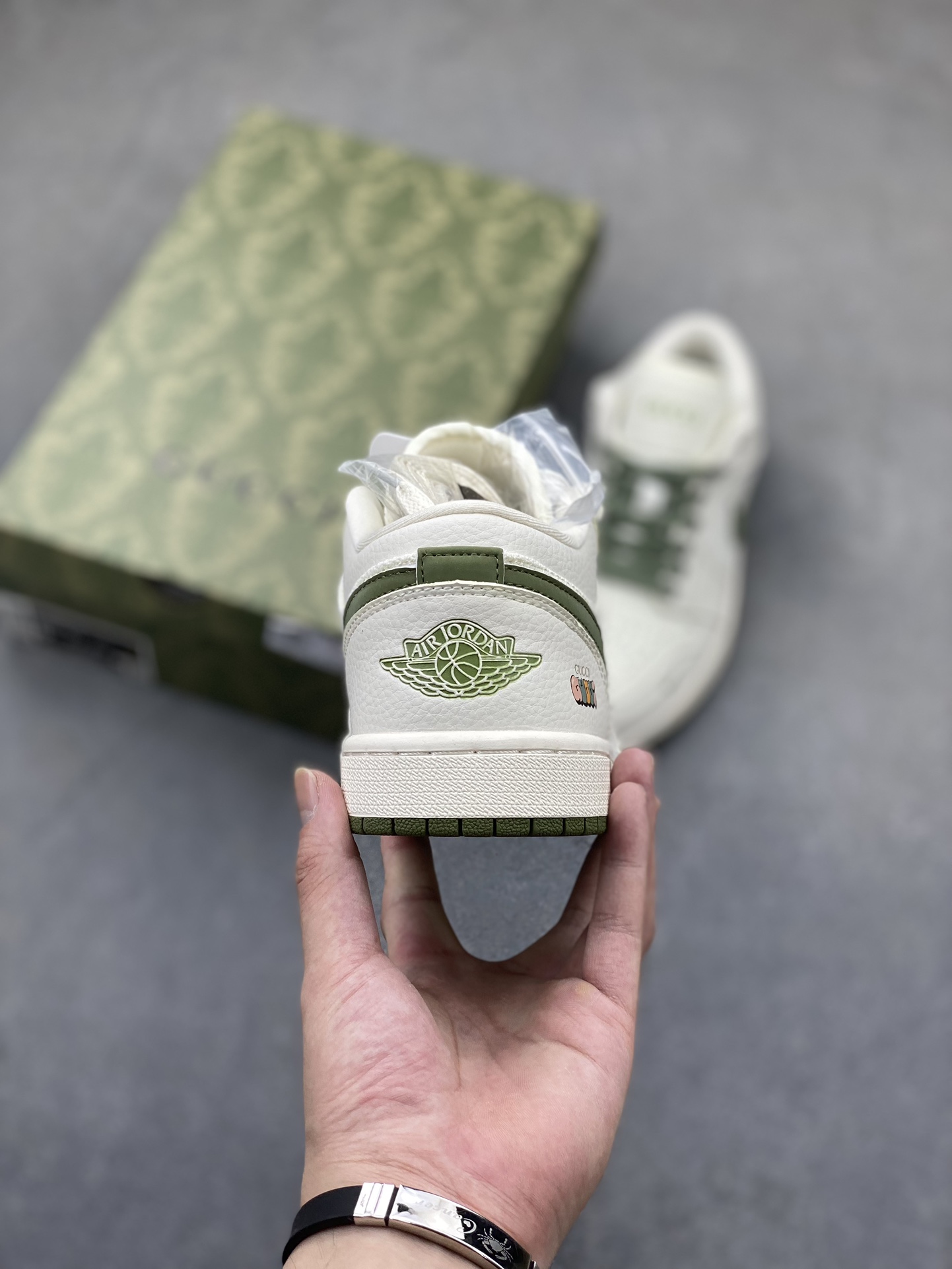 Nike Air Jordan 1 Gucci Collab - Premium Knit, Retro Style, All-Day Comfort 5 i1723927999 3512 4