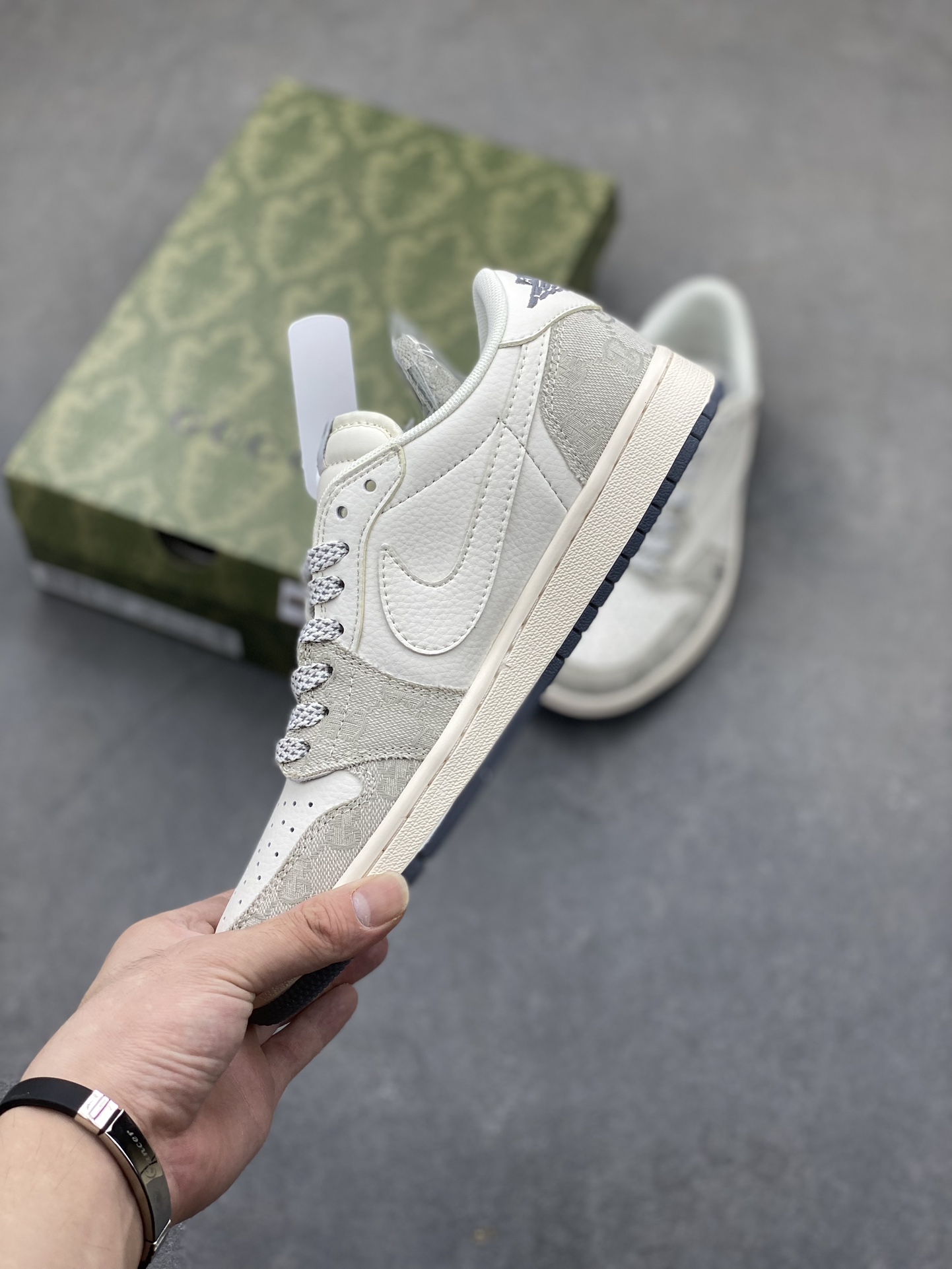 Gucci Air Jordan 1 Low OG SP "Smoke Grey" Limited Edition Sneakers 17 i1724102032 6512 2