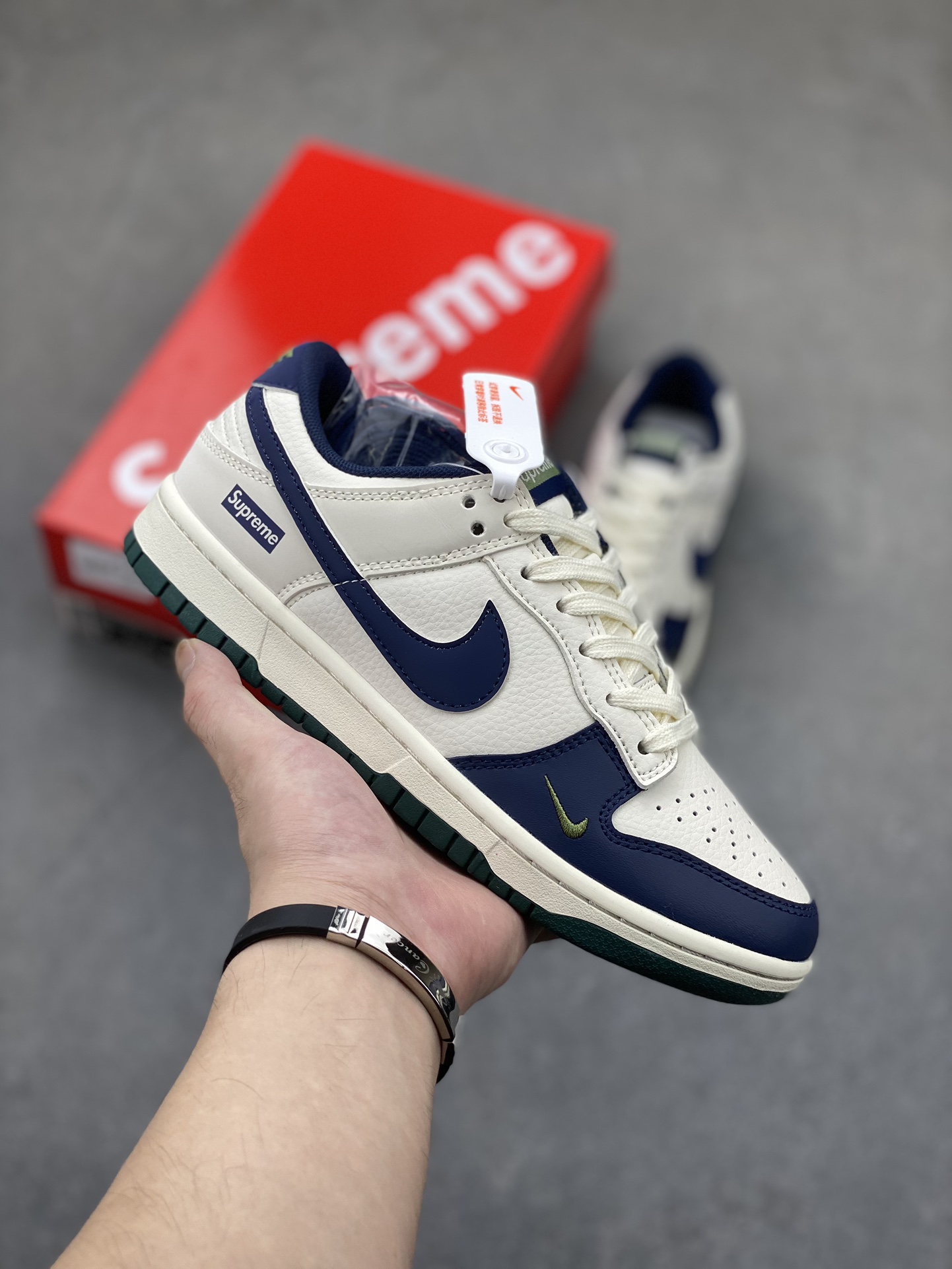 Nike SB Dunk Low Supreme Anniversary Custom Casual Sneakers - Limited Edition 1 i1724181543 2553 4