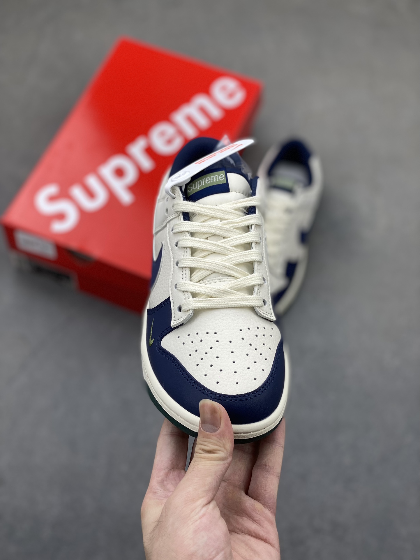 Nike SB Dunk Low Supreme Anniversary Custom Casual Sneakers - Limited Edition 2 i1724181543 5274 7