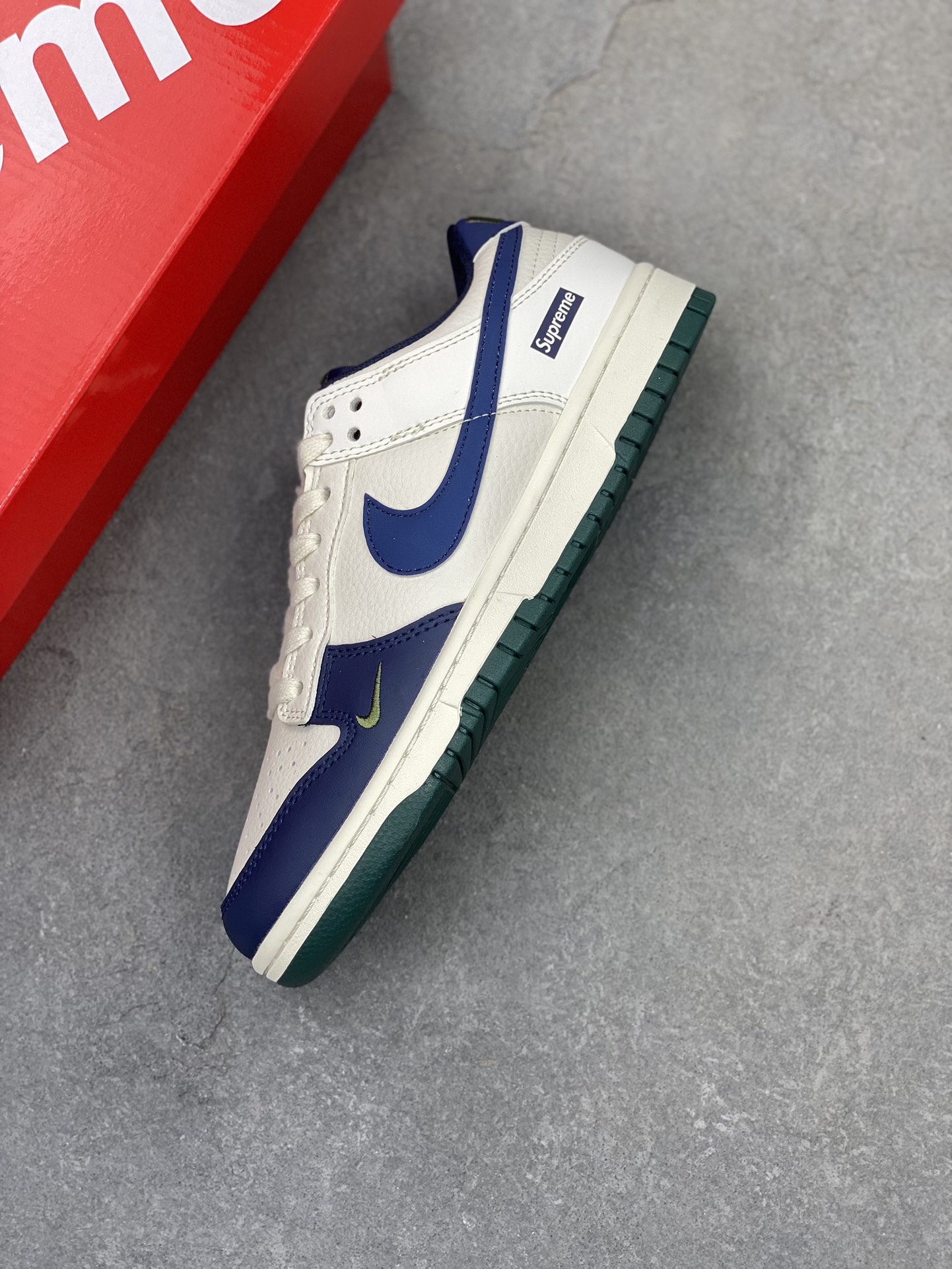 Nike SB Dunk Low Supreme Anniversary Custom Casual Sneakers - Limited Edition 7 i1724181543 9447 6