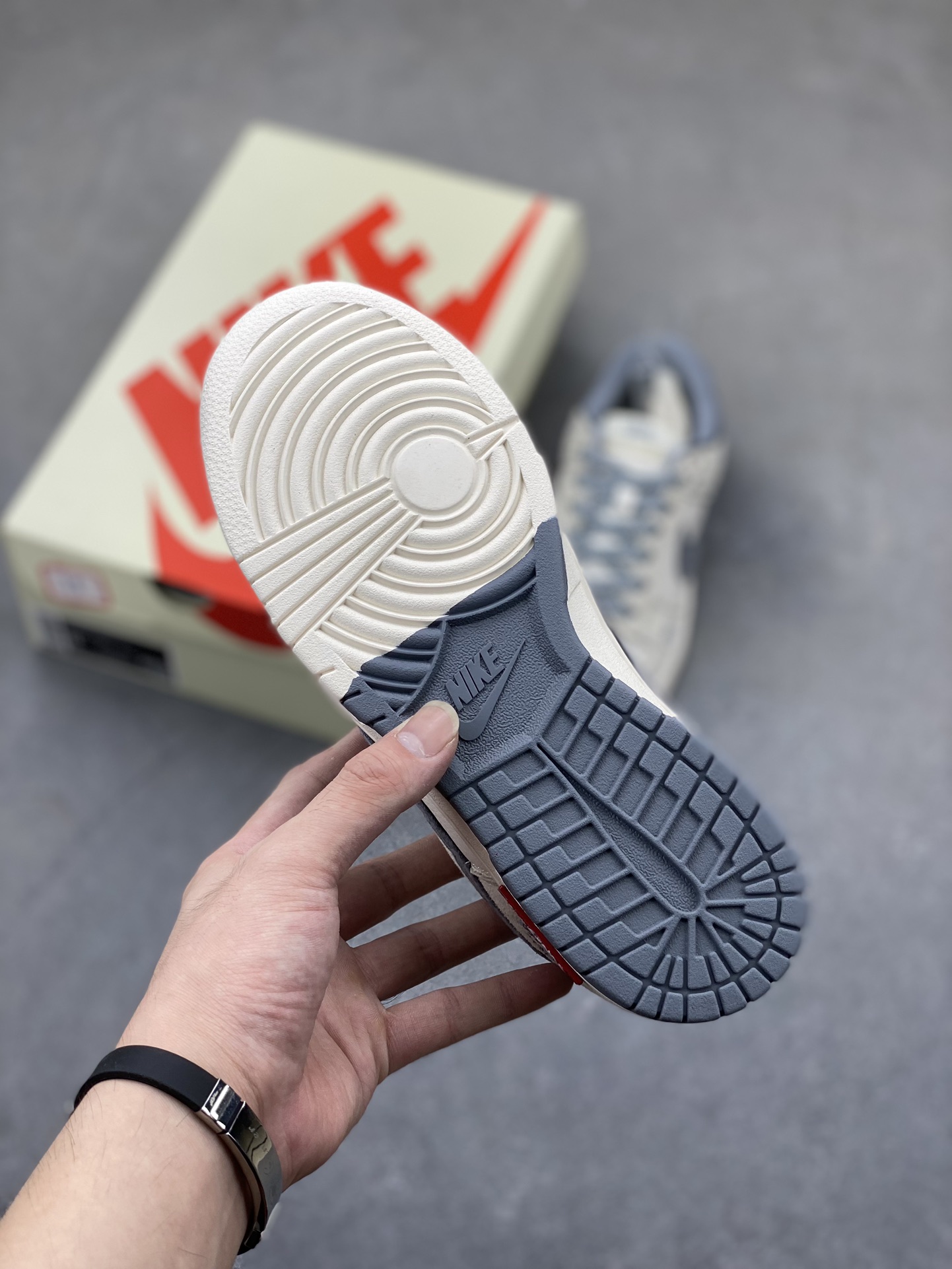 Nike SB Dunk Low Supreme x Stussy Collab Anniversary Edition Sneakers 7 i1724533045 1095 1