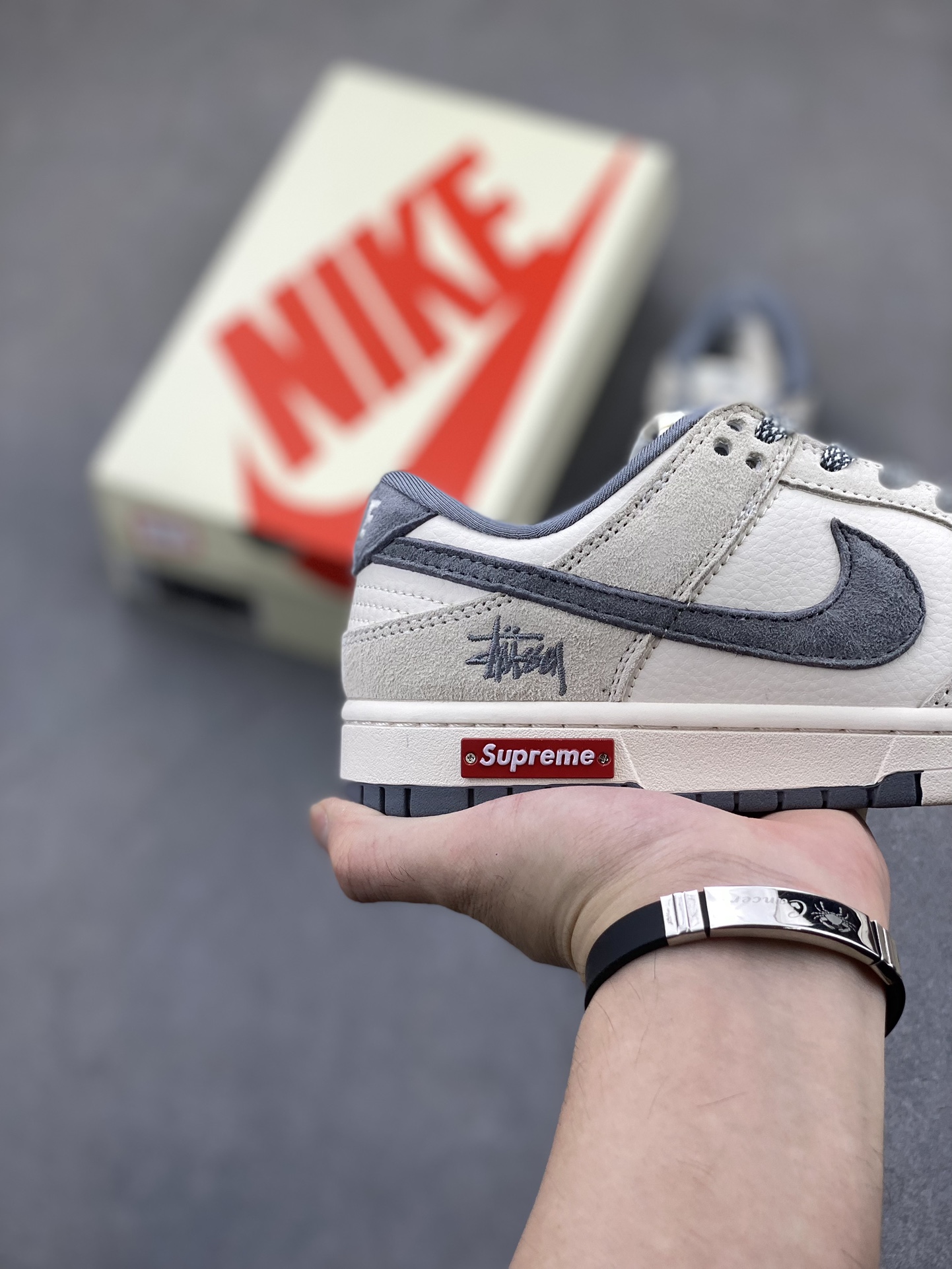 Nike SB Dunk Low Supreme x Stussy Collab Anniversary Edition Sneakers 6 i1724533055 4507 0