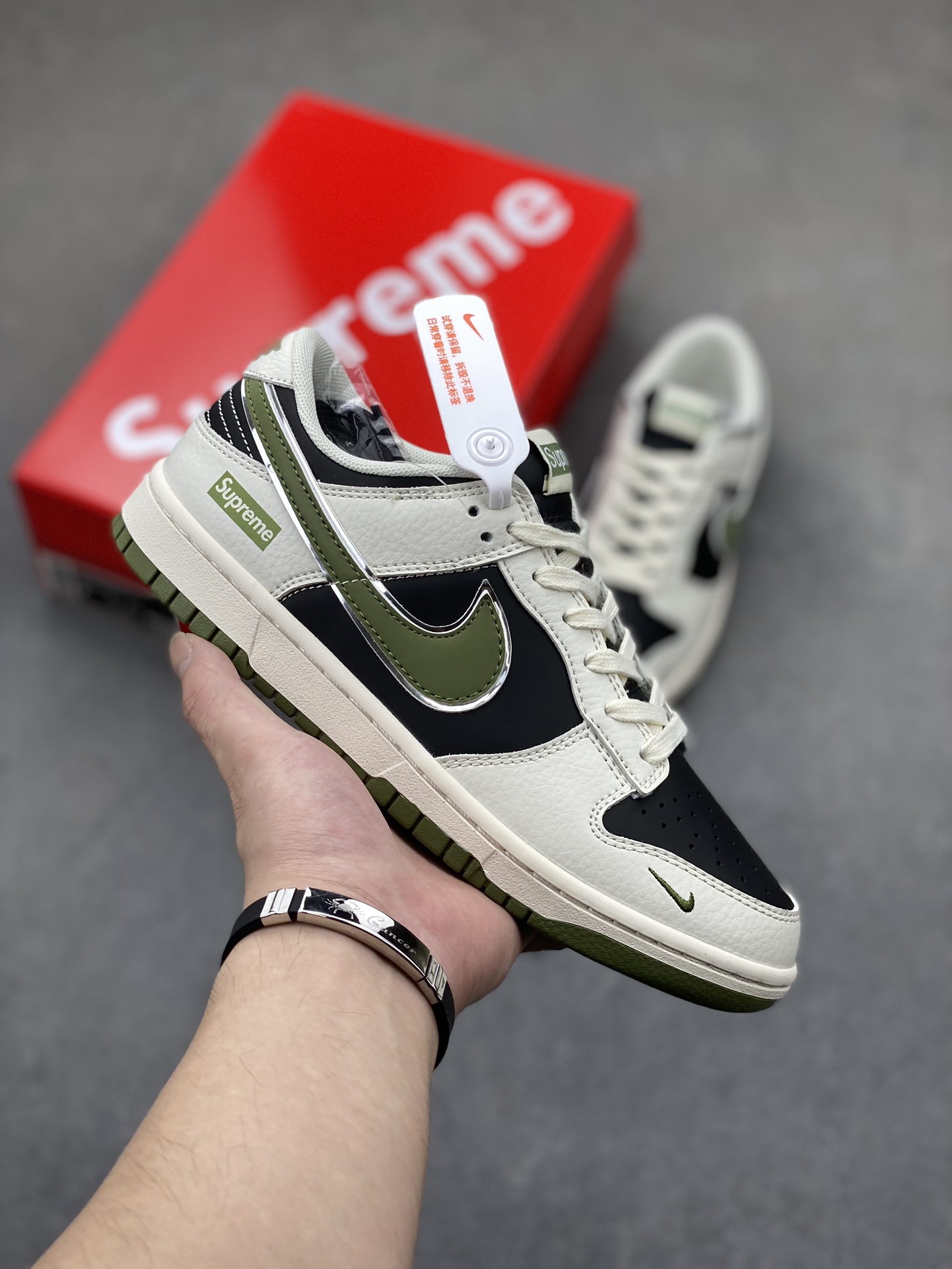 Nike SB Dunk Low x Supreme Black and Green Authentic Leather Sneakers 1 i1724873677 2392 0
