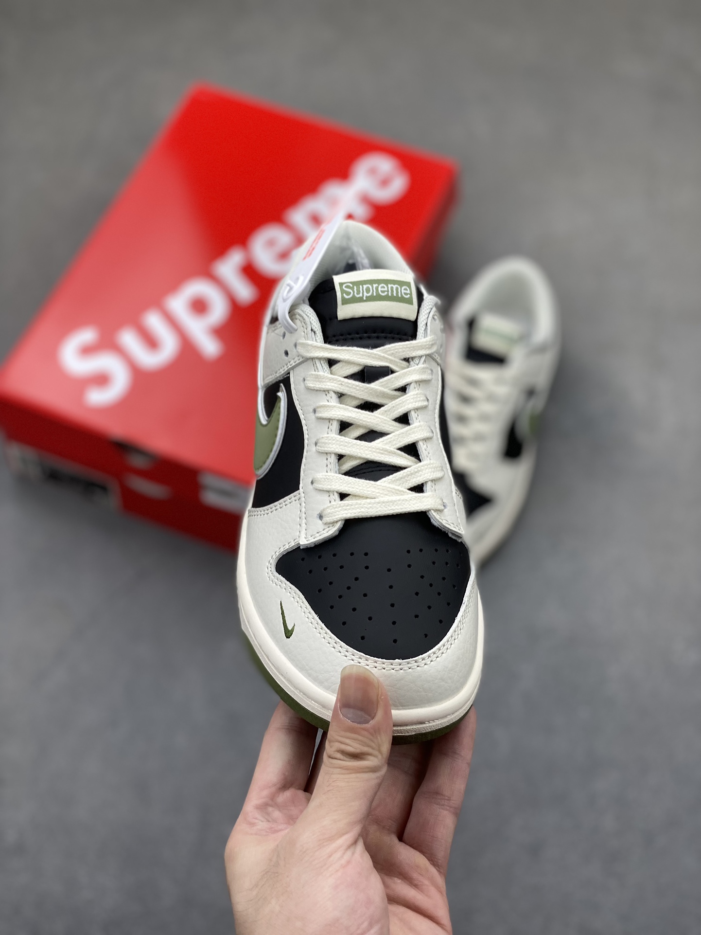 Nike SB Dunk Low x Supreme Black and Green Authentic Leather Sneakers 2 i1724873677 6524 4