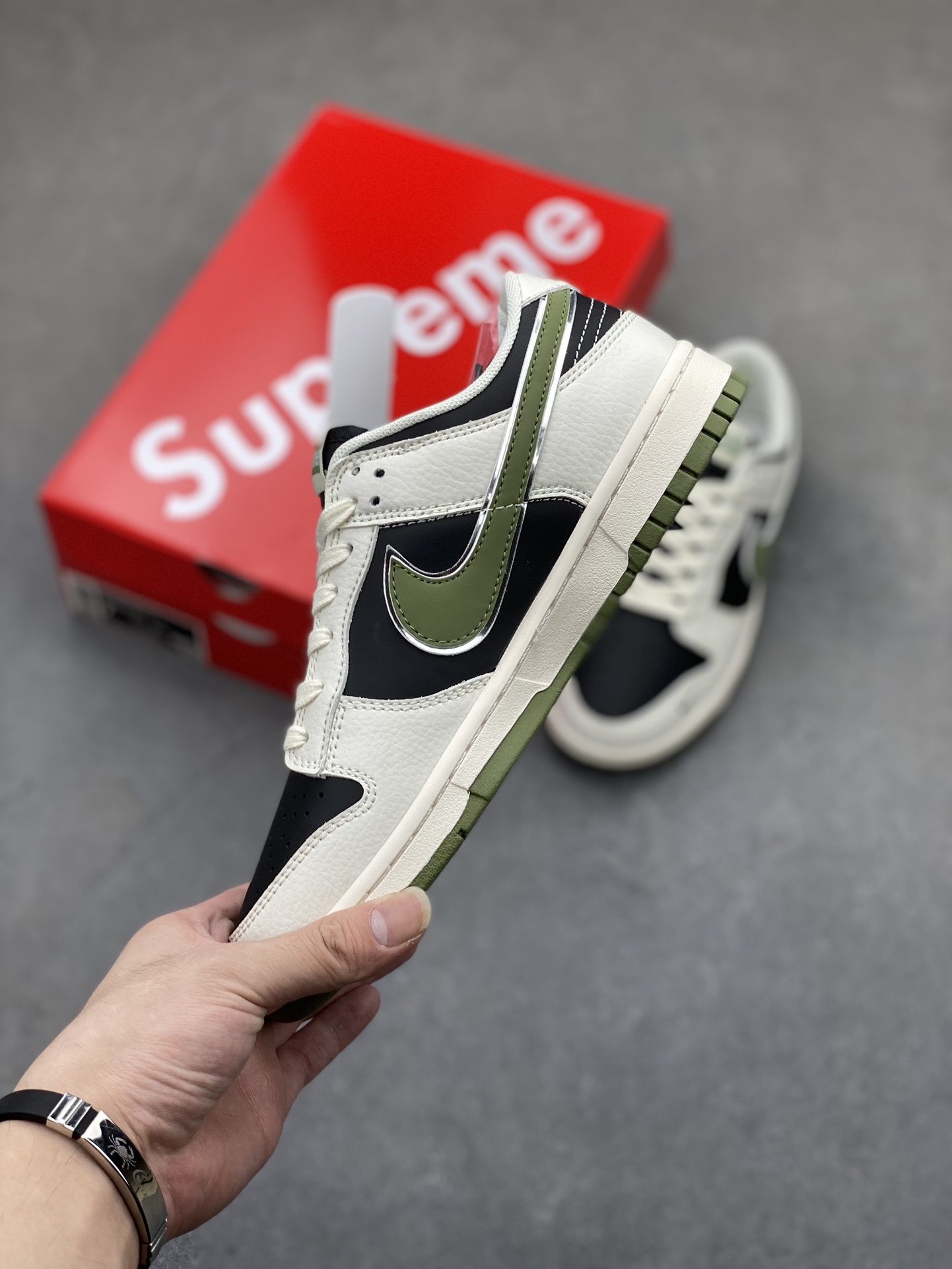 Nike SB Dunk Low x Supreme Black and Green Authentic Leather Sneakers 3 i1724873677 6588 2