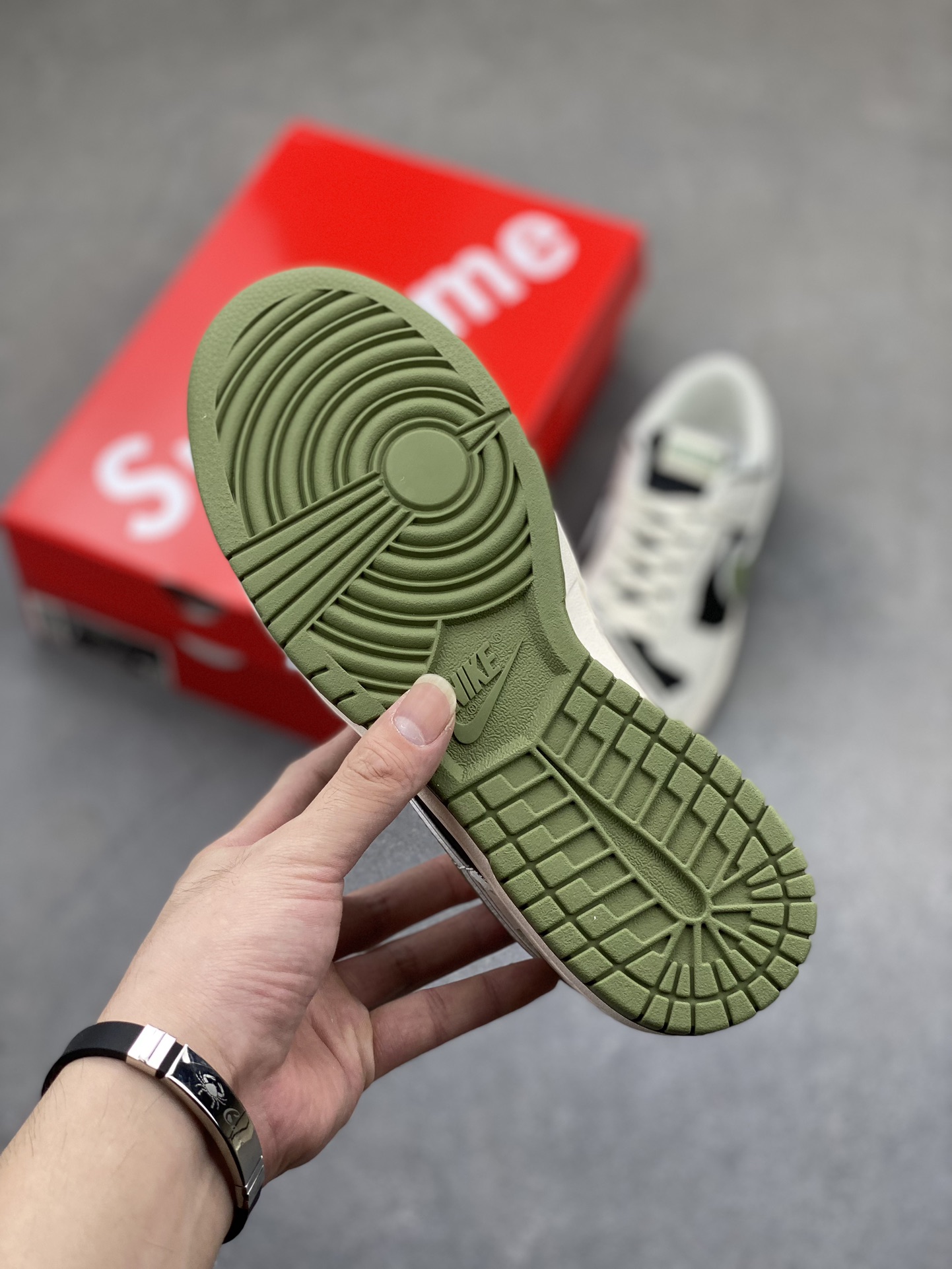 Nike SB Dunk Low x Supreme Black and Green Authentic Leather Sneakers 6 i1724873677 803 3