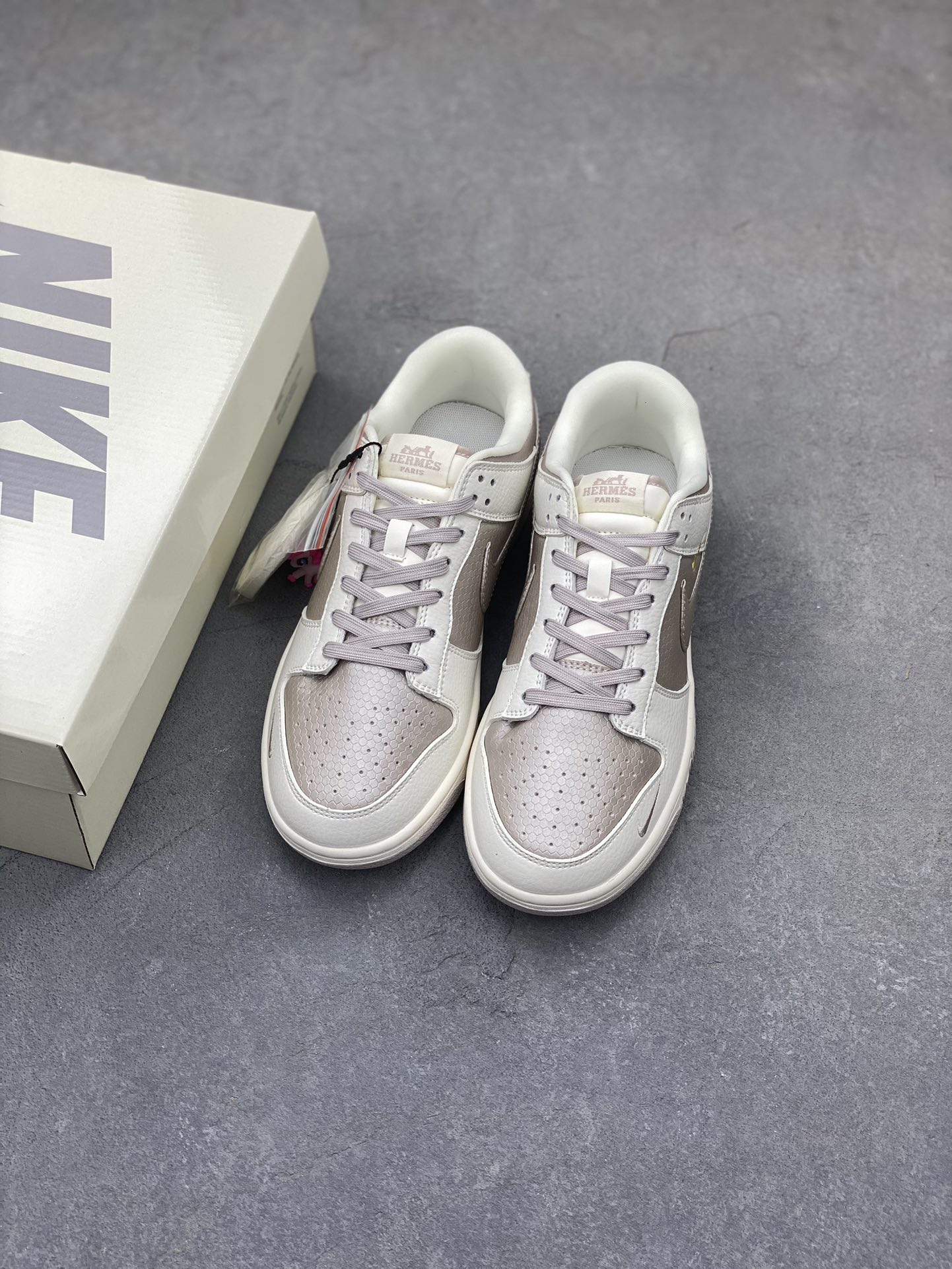 Nike SB Dunk Low "Hermes--" Anniversary Custom Sneakers 8 i1724974529 4509 0