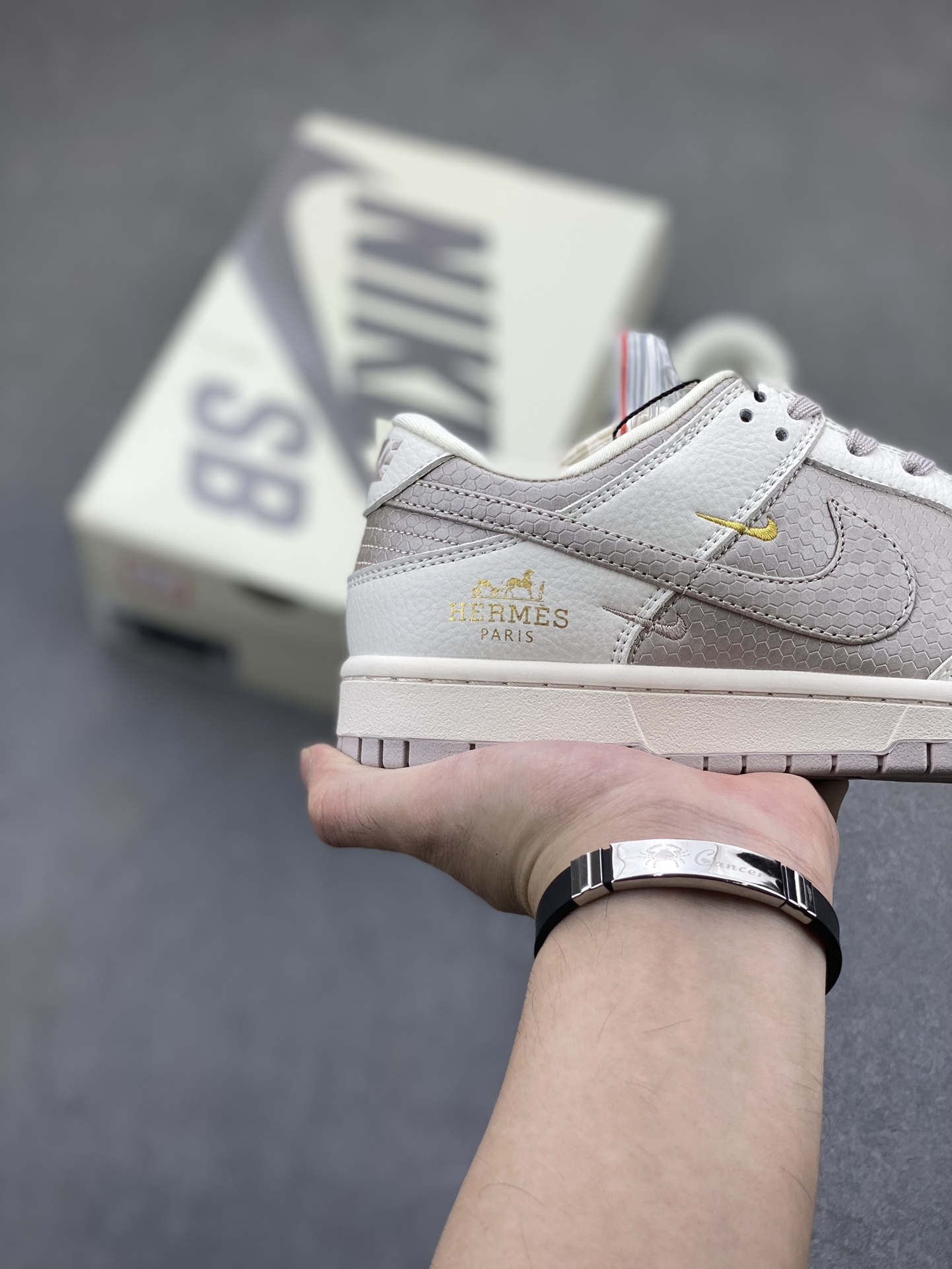 Nike SB Dunk Low "Hermes--" Anniversary Custom Sneakers 5 i1724974530 3877 5