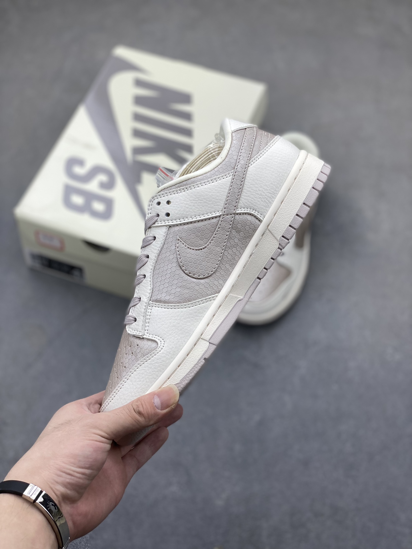 Nike SB Dunk Low "Hermes--" Anniversary Custom Sneakers 3 i1724974530 4852 8