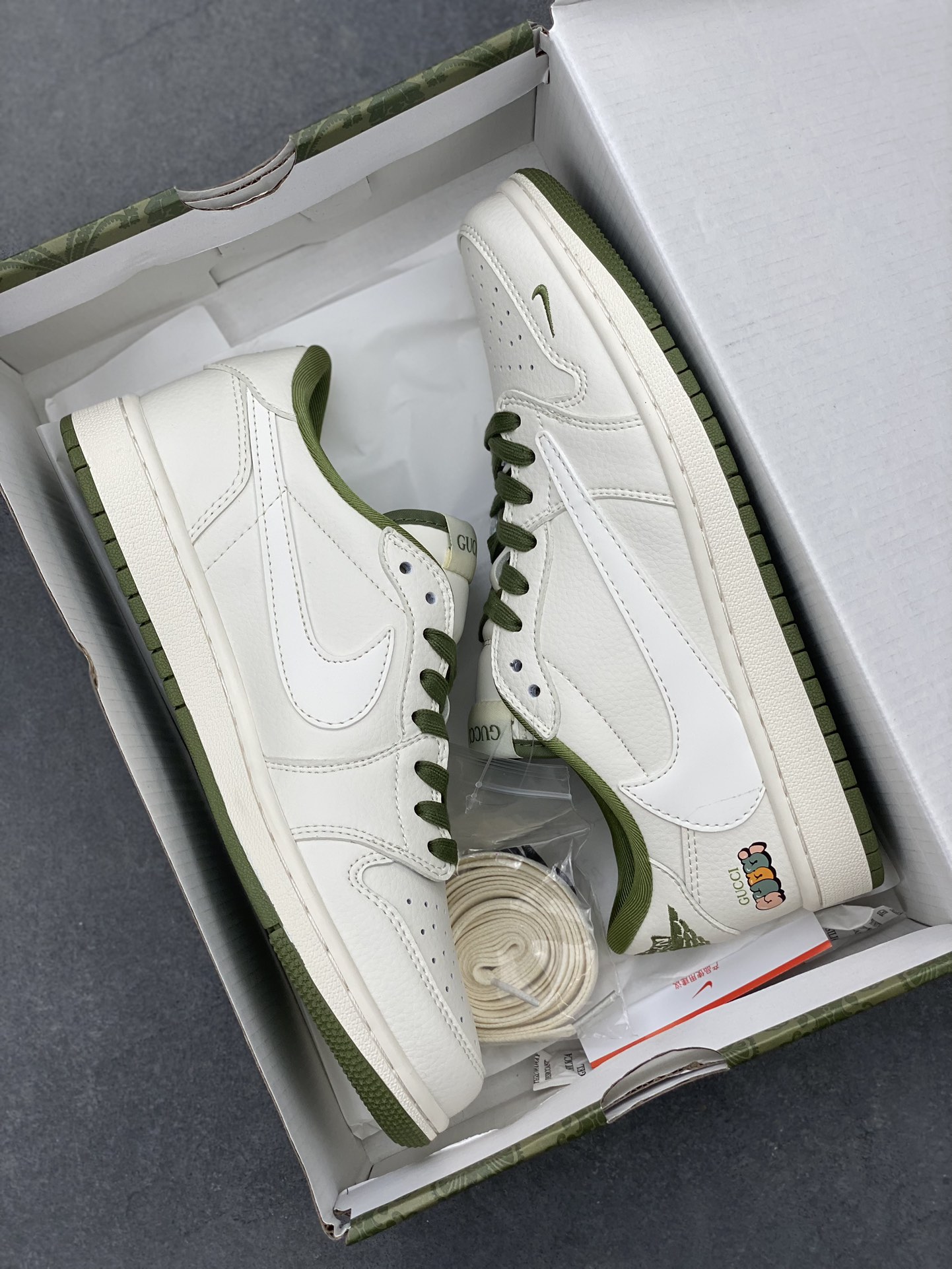Travis Scott x Fragment Design x Jordan Air Jordan 1 Low OG SP Gucci 9 i1724974598 360 2