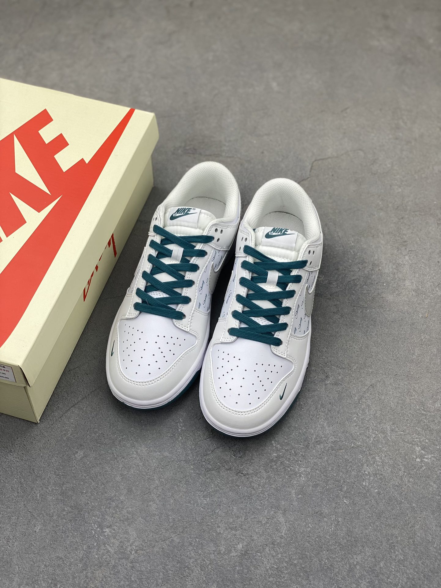 Nike SB Dunk Low Stussy White Grey Green Casual Sneakers XX2025-808 9 i1724974677 6648 7