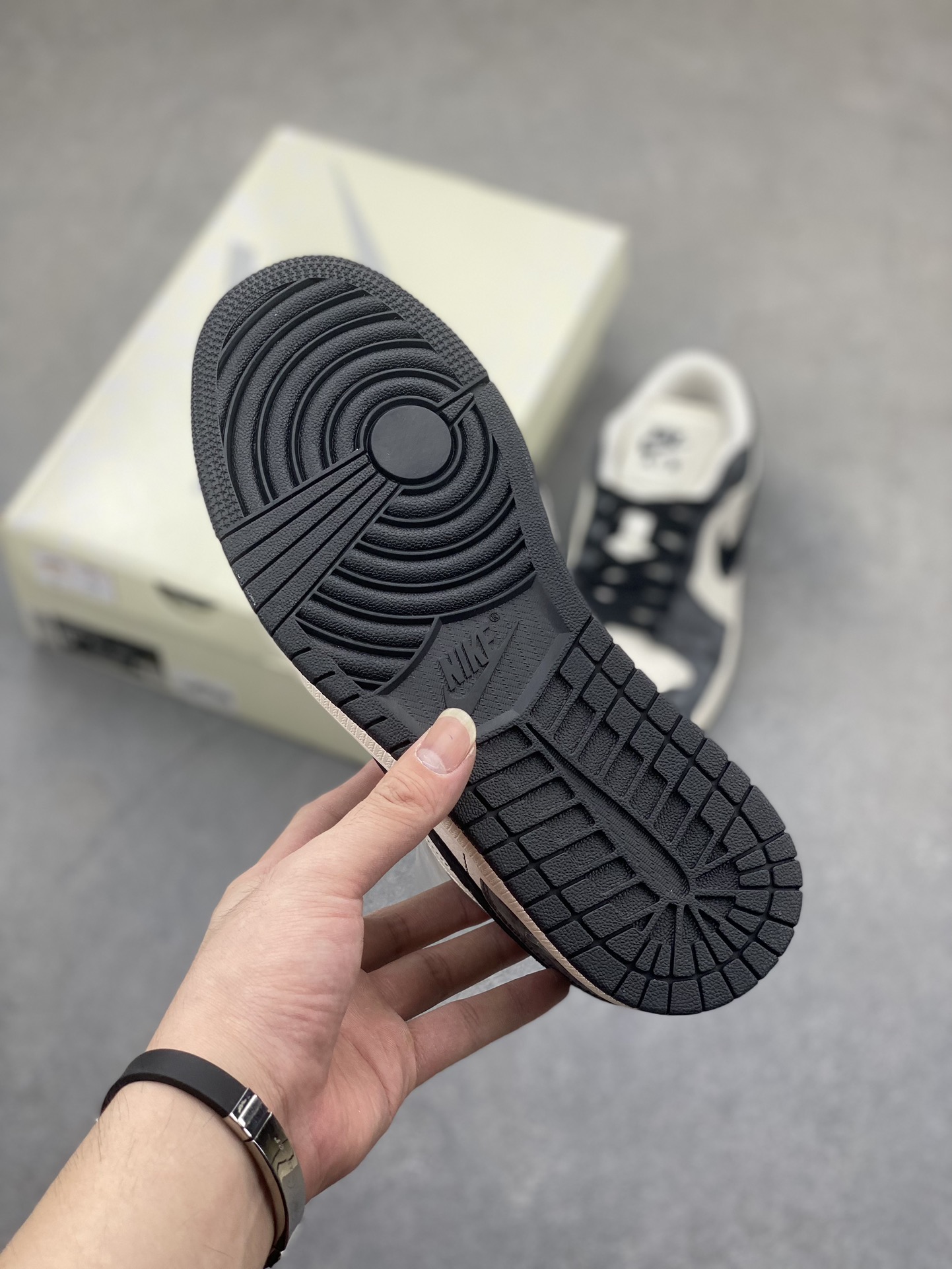 Nike Air Jordan 1 Low 'Be@rbrick' Black Velvet Basketball Shoes SJ9950-016 6 i1725050372 4240 0