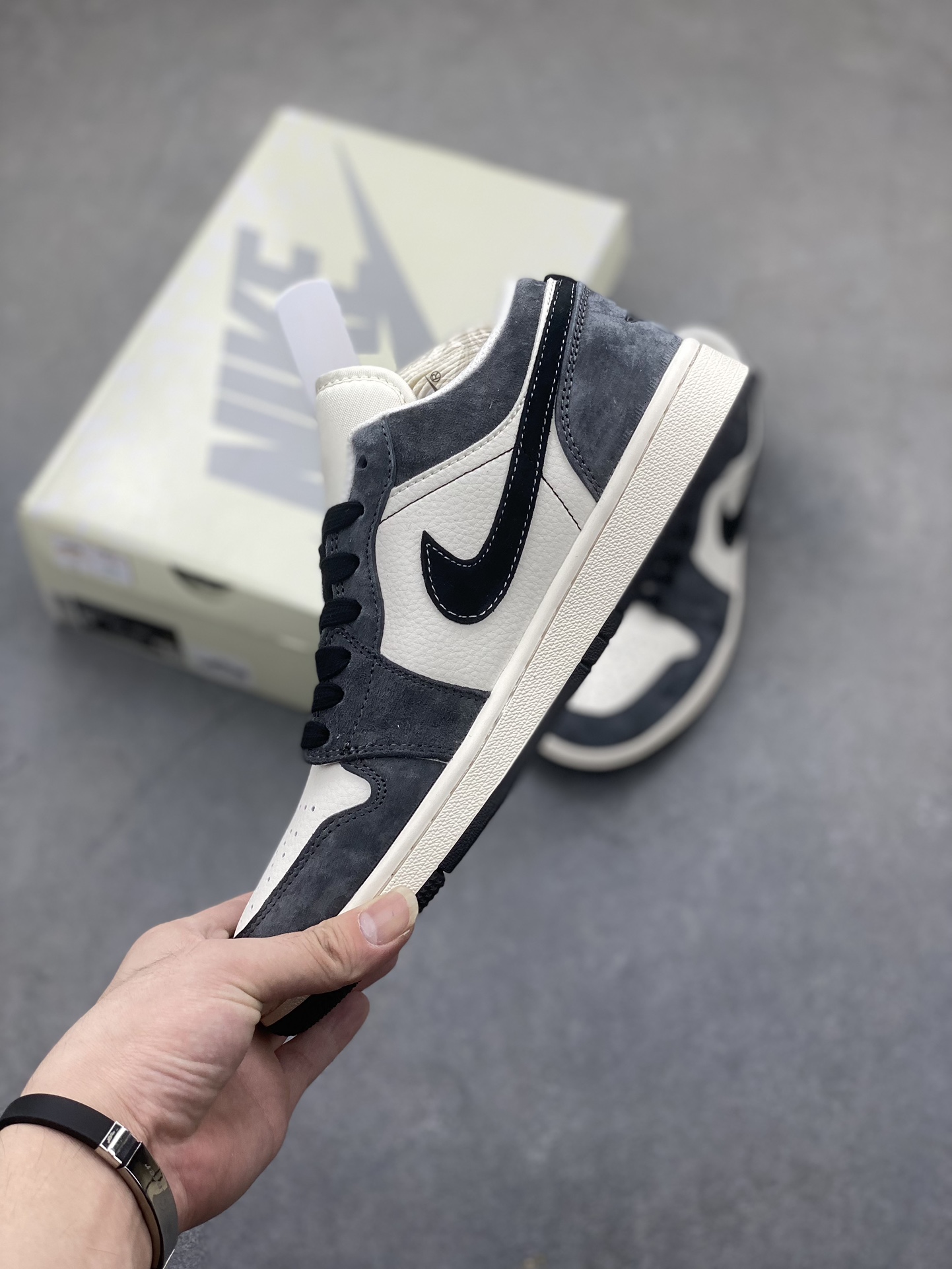 Nike Air Jordan 1 Low 'Be@rbrick' Black Velvet Basketball Shoes SJ9950-016 3 i1725050372 8231 2