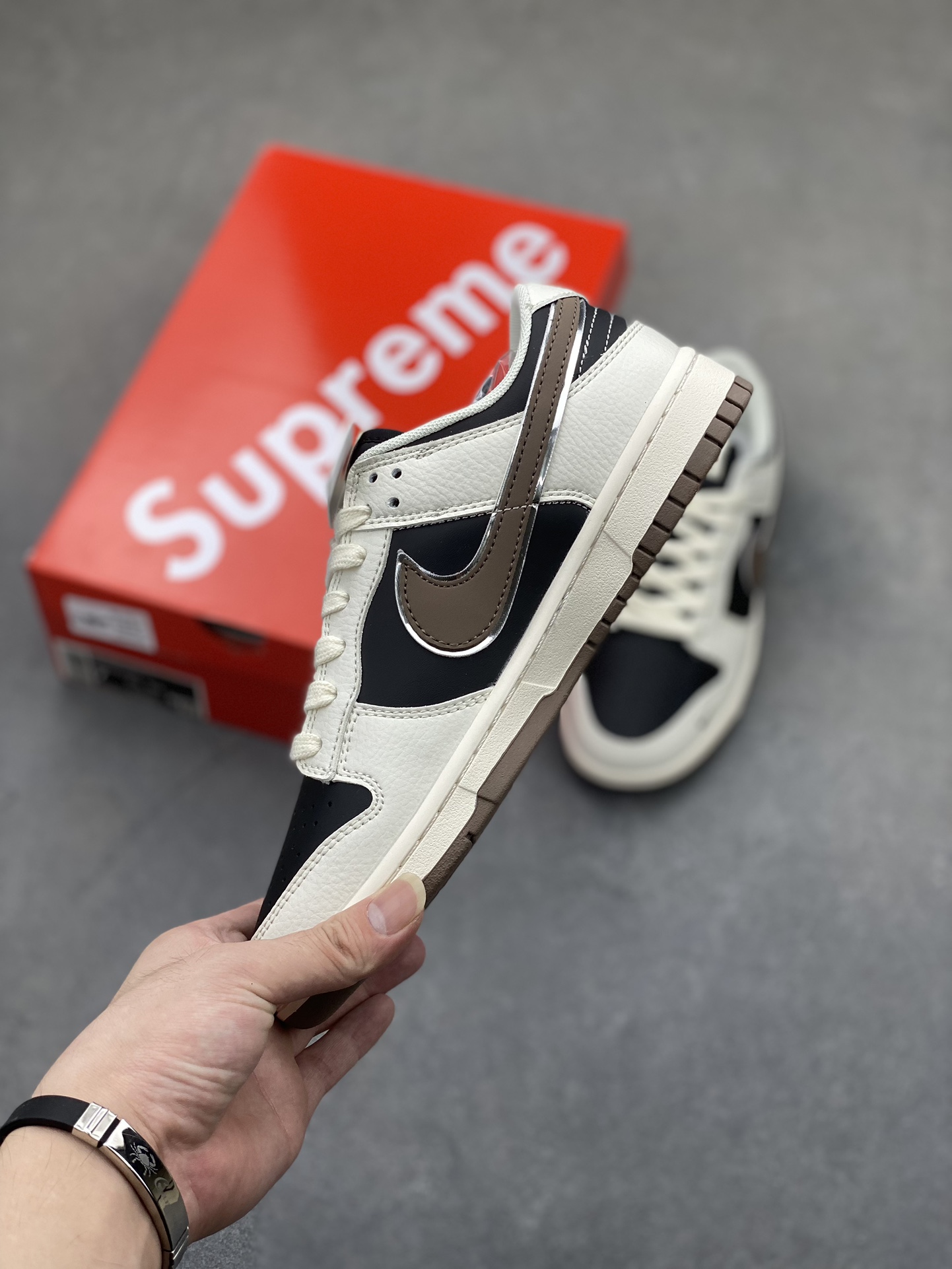 Nike SB Dunk Low x Supreme: Premium Comfort, Stylish Design - Available Now! 3 i1725224585 4337 7