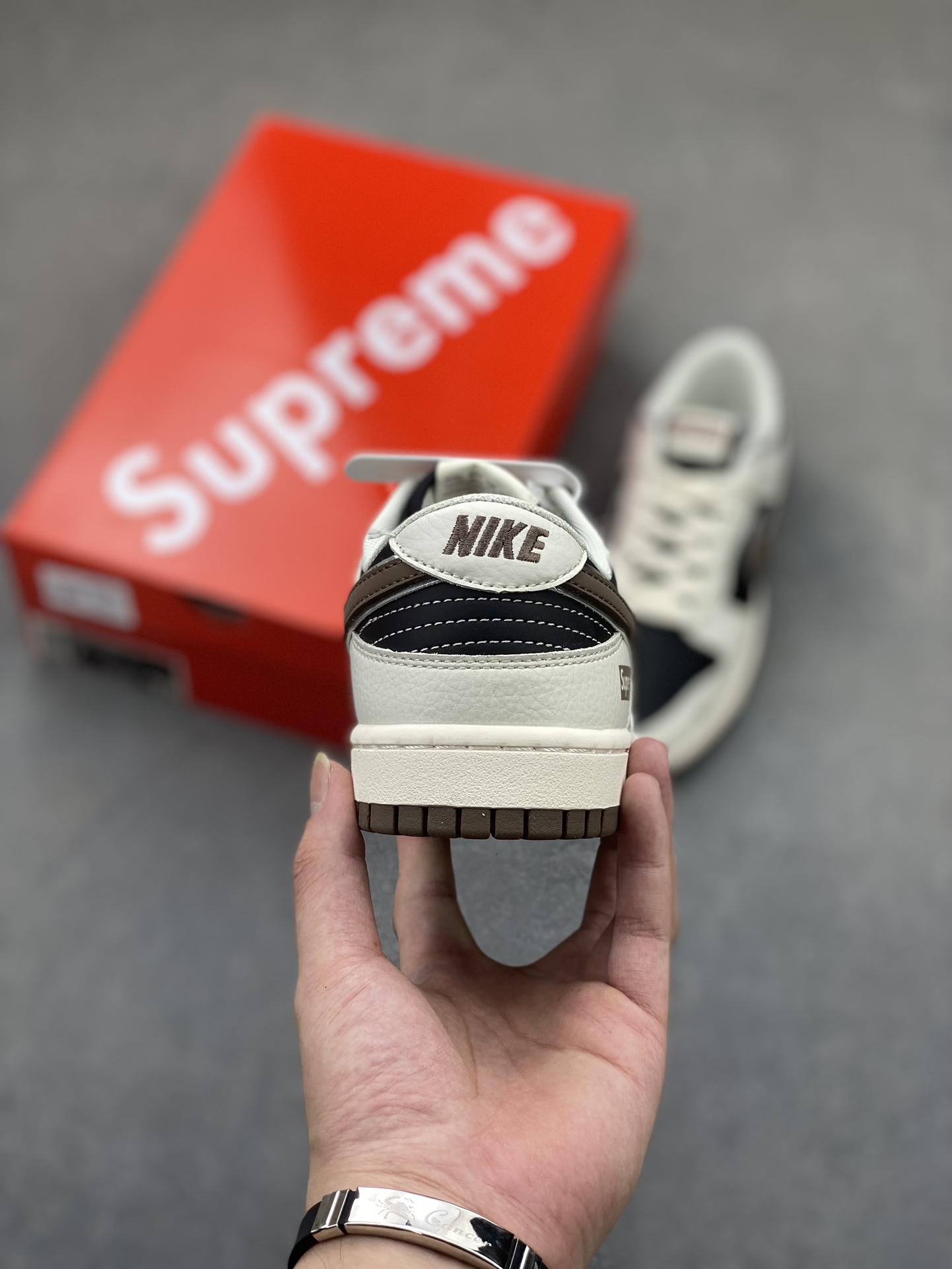 Nike SB Dunk Low x Supreme: Premium Comfort, Stylish Design - Available Now! 4 i1725224585 7669 8