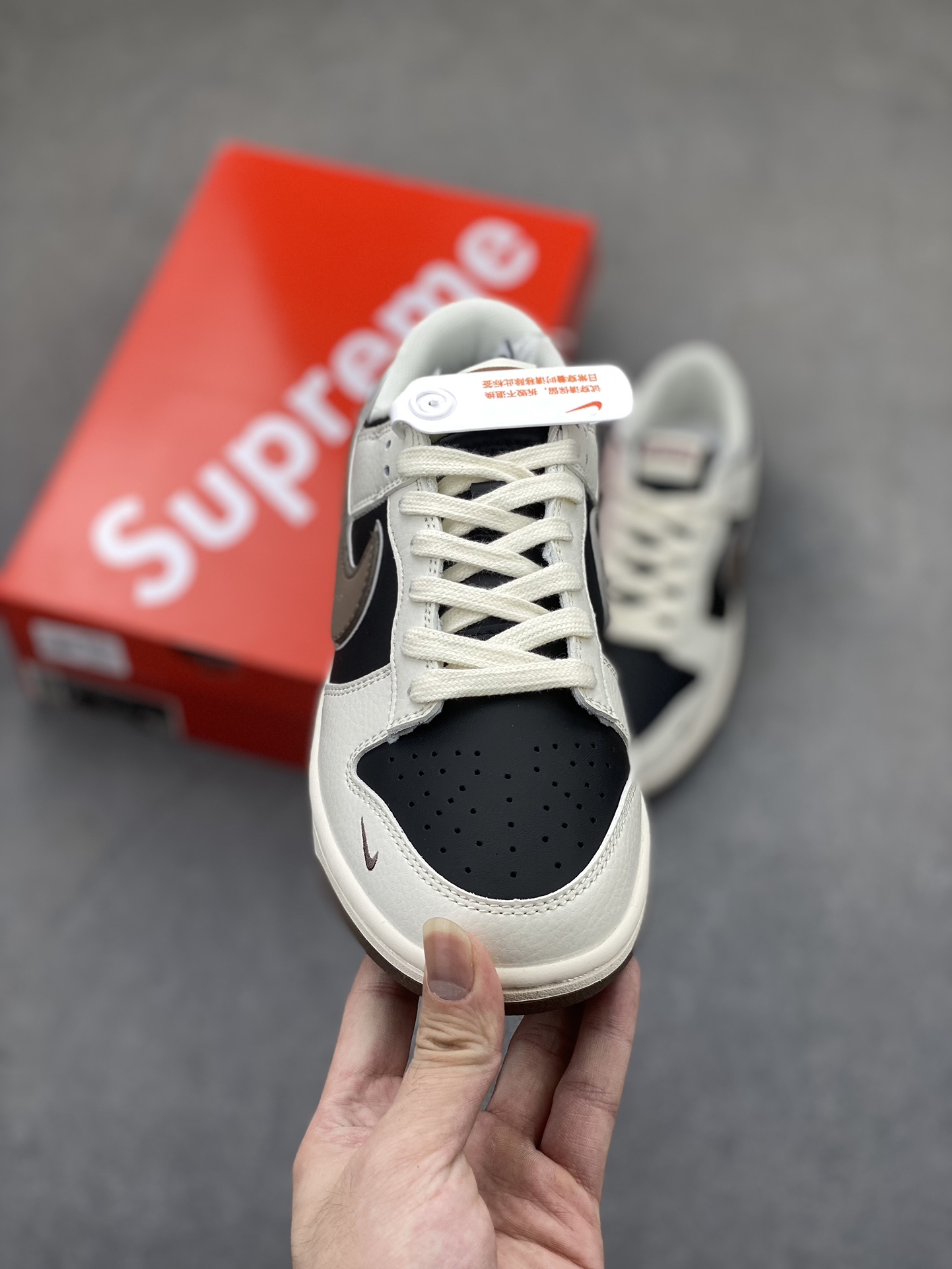 Nike SB Dunk Low x Supreme: Premium Comfort, Stylish Design - Available Now! 2 i1725224585 984 1