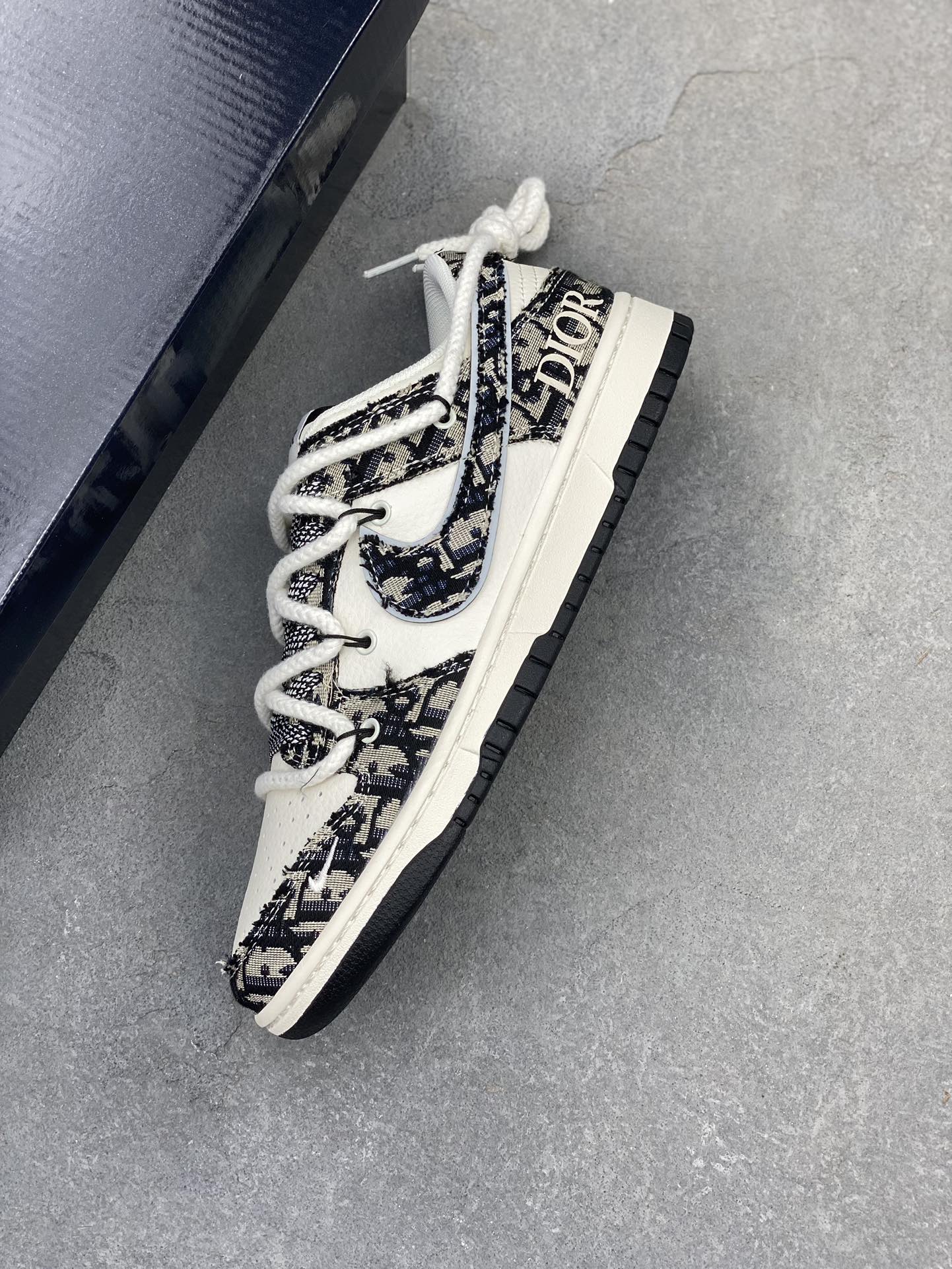 Nike SB Dunk Low x Dior Anniversary Custom Casual Sneakers - Limited Edition 8 i1725387933 9537 1