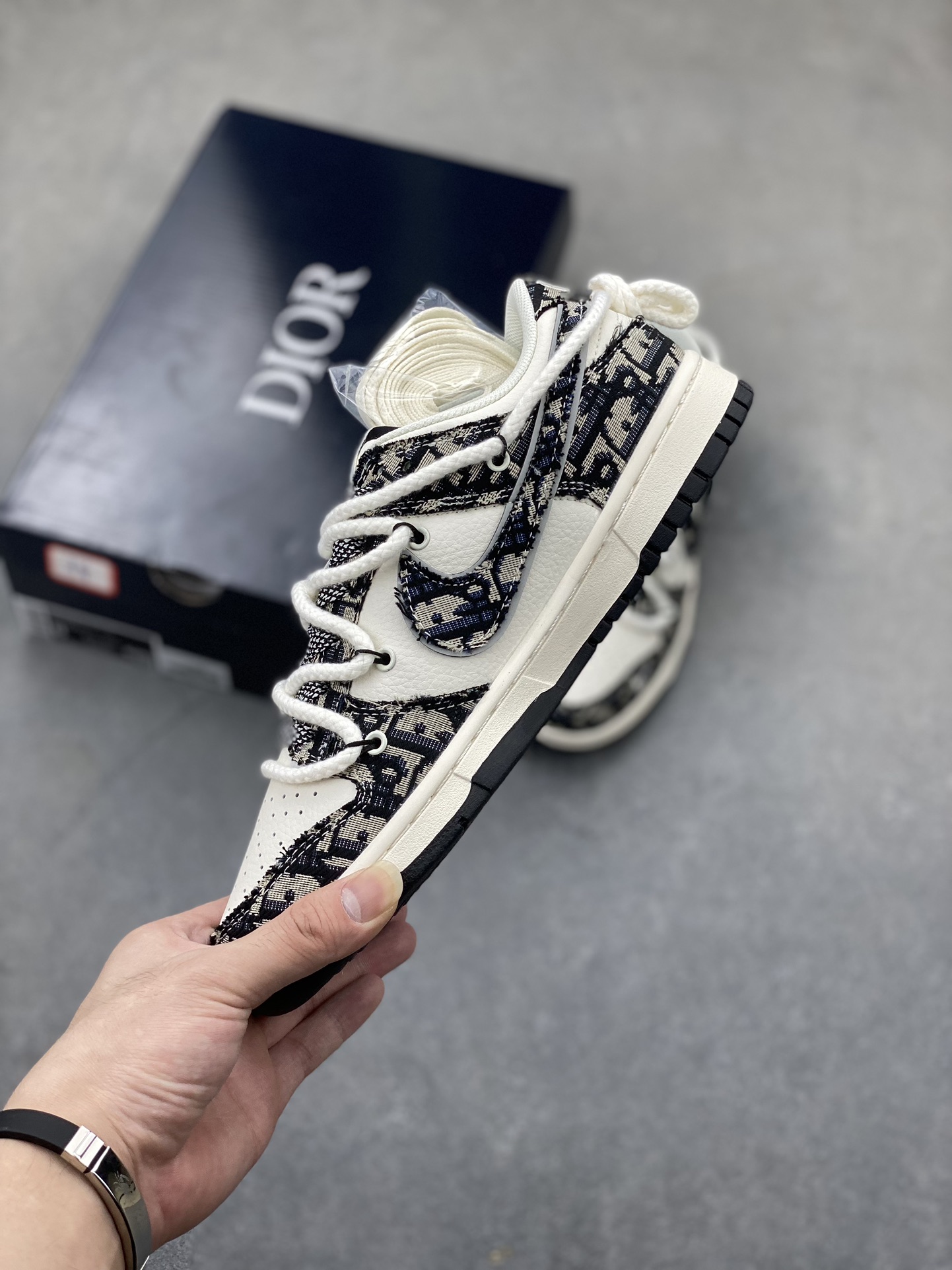 Nike SB Dunk Low x Dior Anniversary Custom Casual Sneakers - Limited Edition 4 i1725387934 755 2