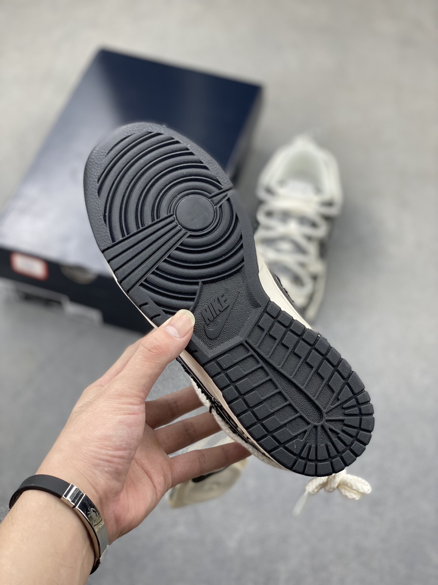 Nike SB Dunk Low x Dior Anniversary Custom Casual Sneakers - Limited Edition 7 i1725387934 974 4