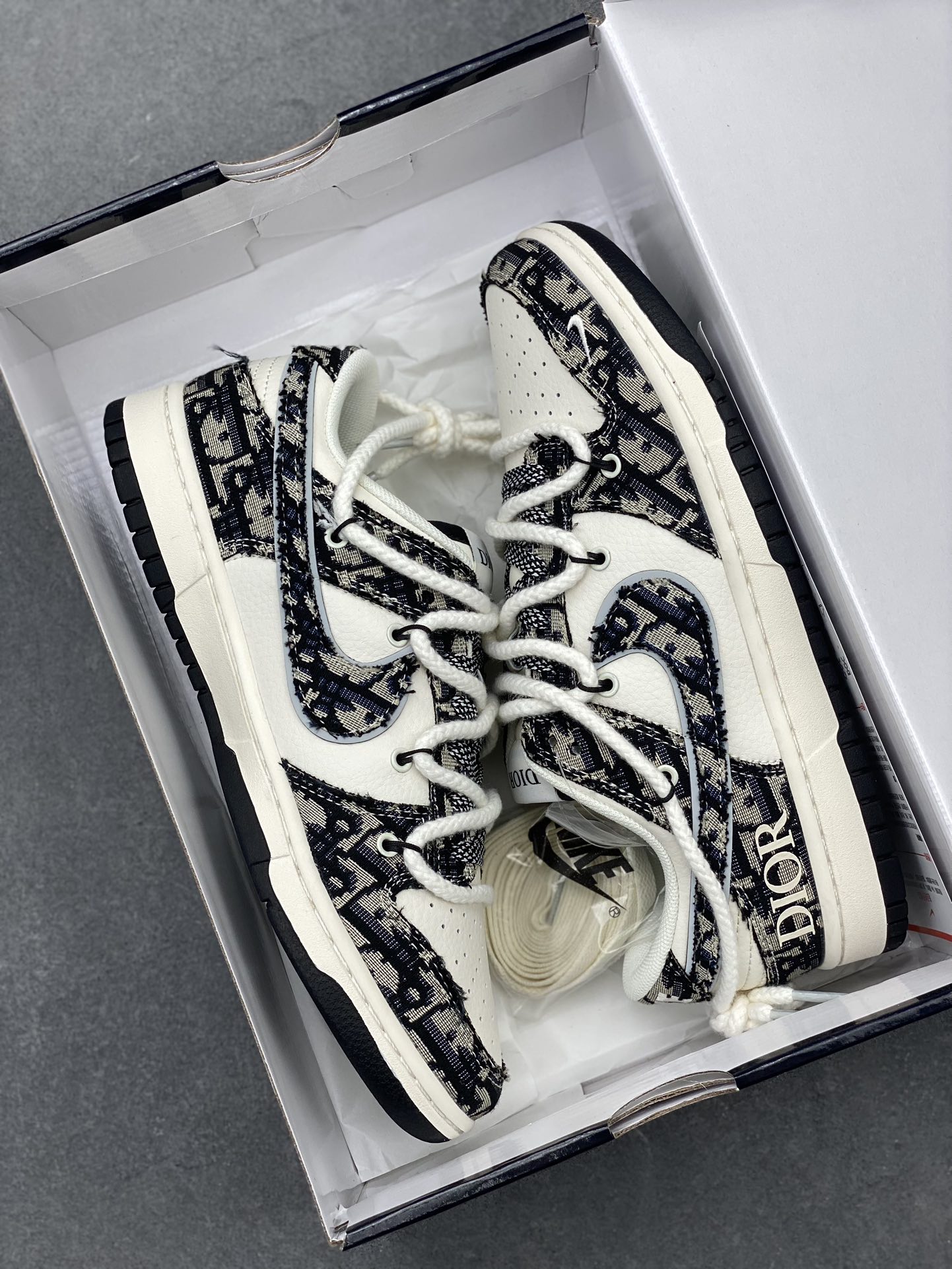 Nike SB Dunk Low x Dior Anniversary Custom Casual Sneakers - Limited Edition 10 i1725387934 9992 5