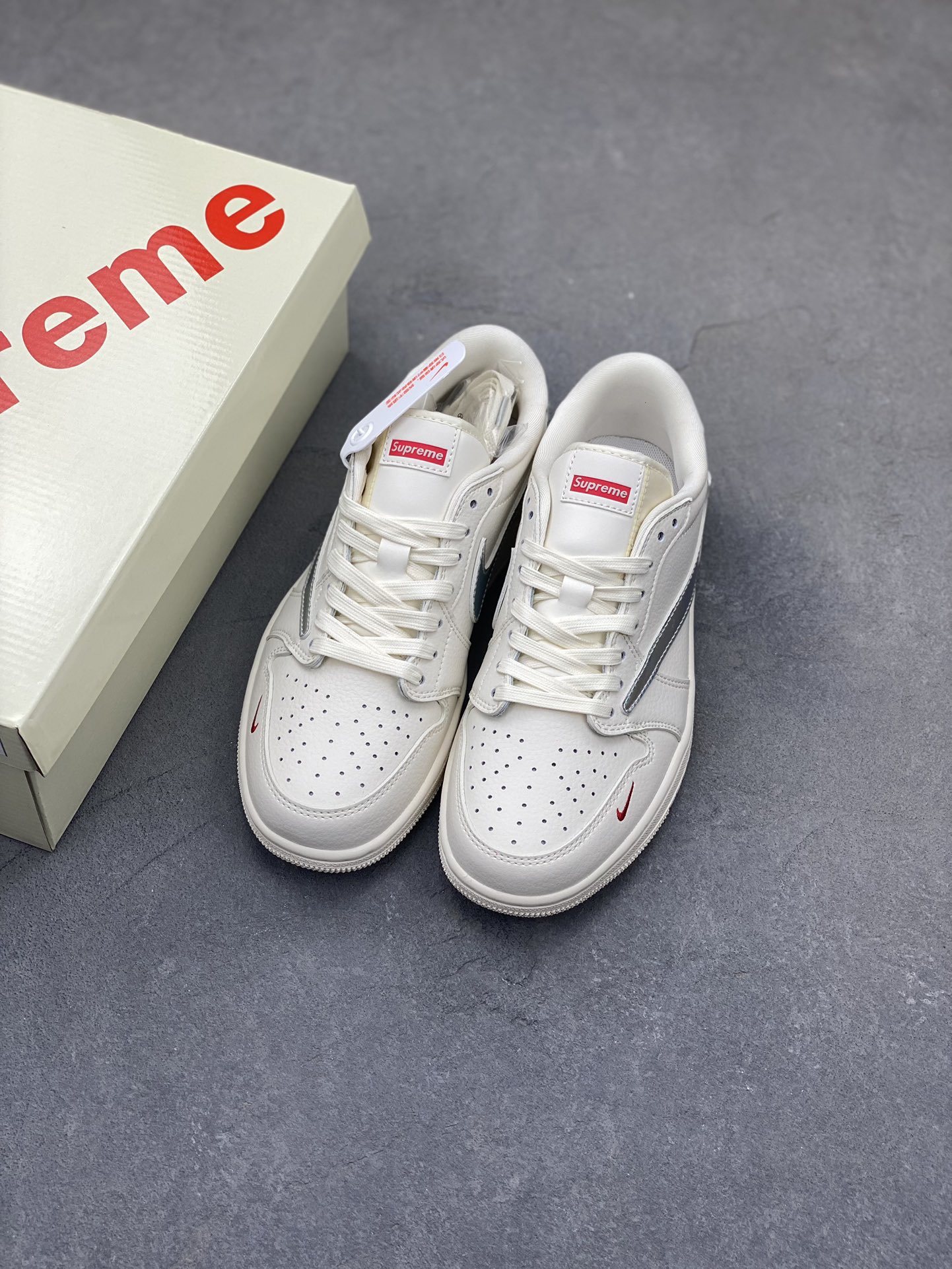 Travis Scott x Fragment Design x Jordan Air Jordan 1 Low OG SP Collab 8 i1725561206 5774 4