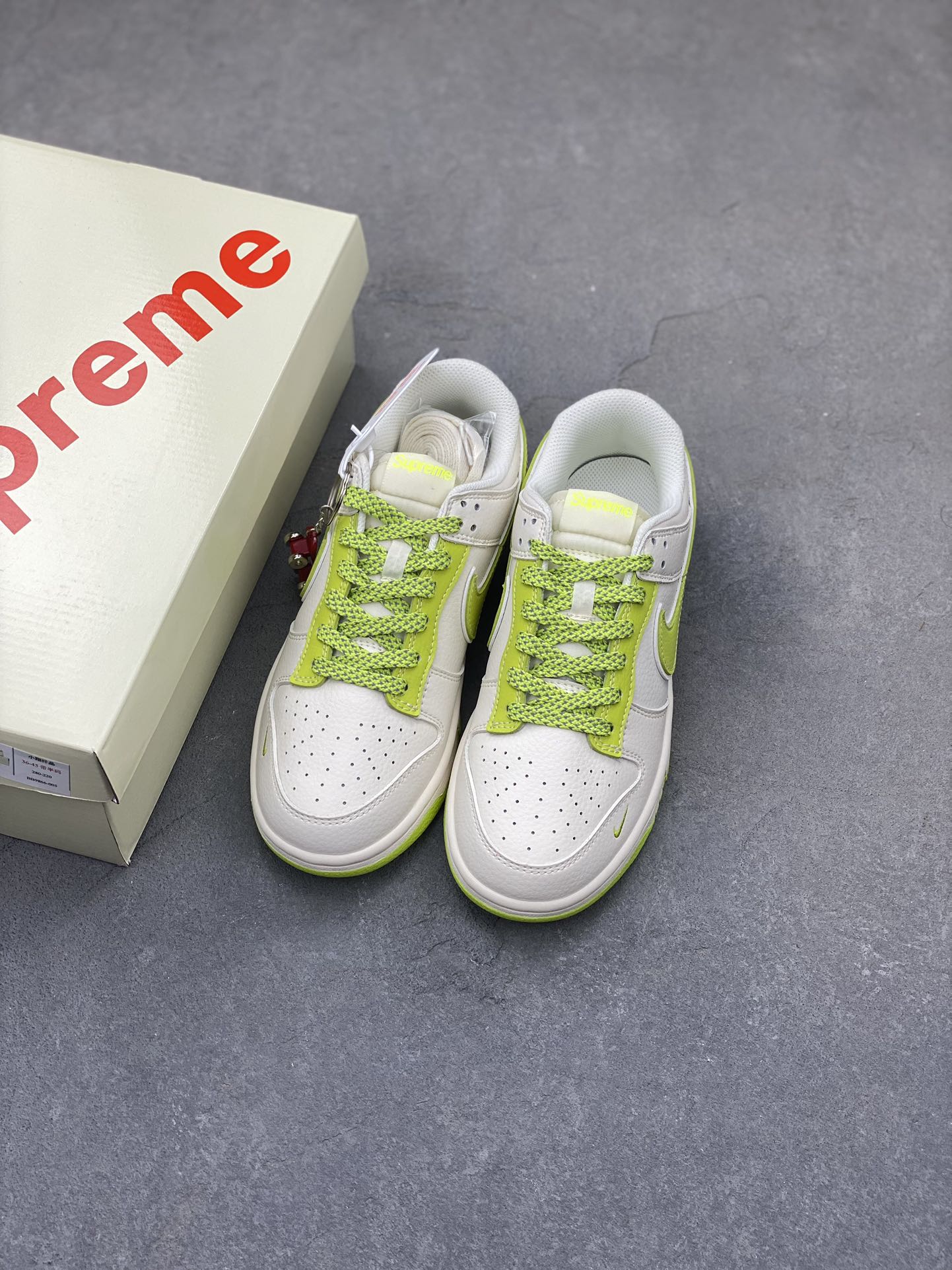 Nike SB Dunk Low Stone Island Supreme - Fluorescent Off White Sneakers 8 i1725653487 6040 6