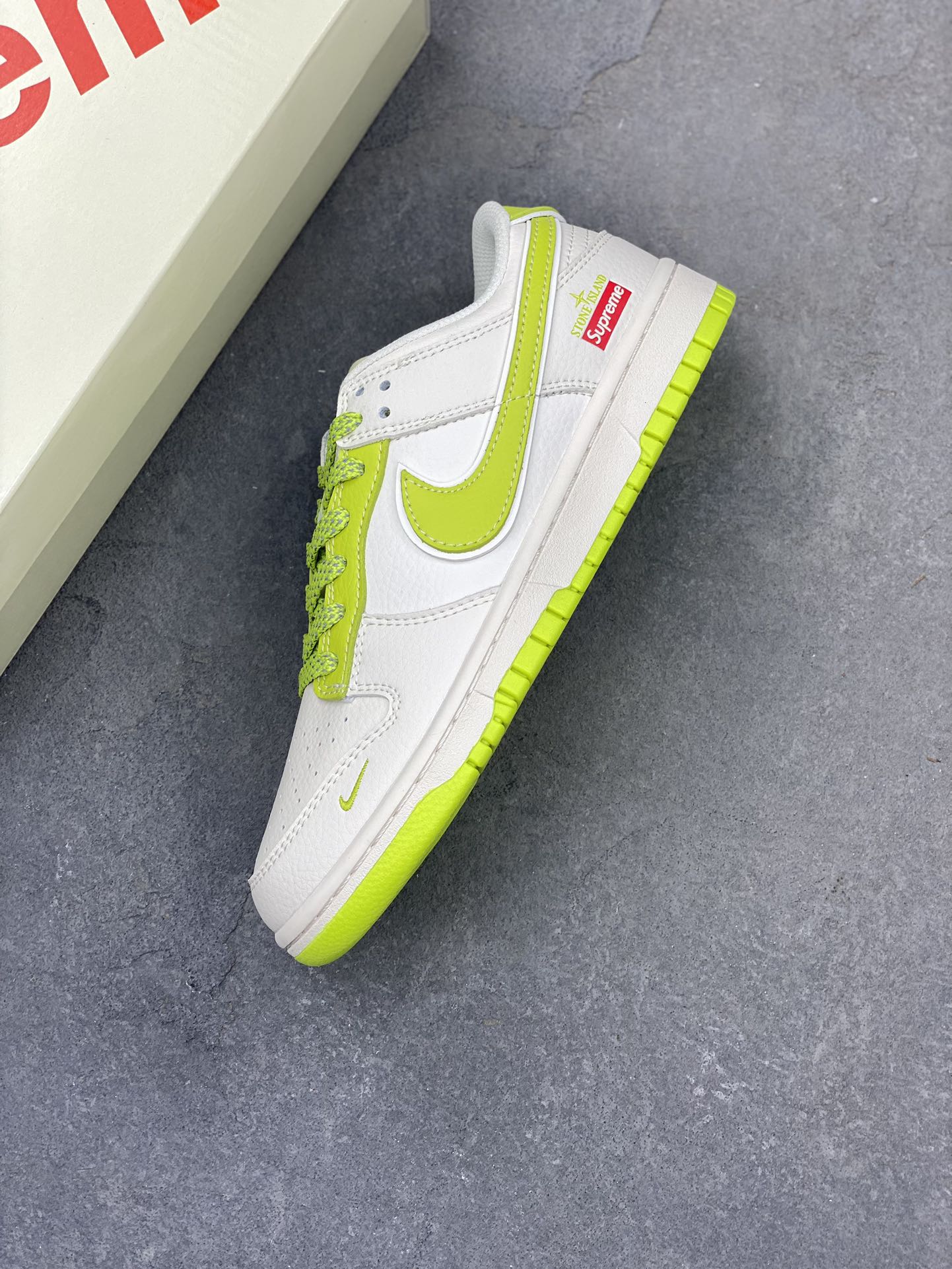 Nike SB Dunk Low Stone Island Supreme - Fluorescent Off White Sneakers 7 i1725653487 7406 4