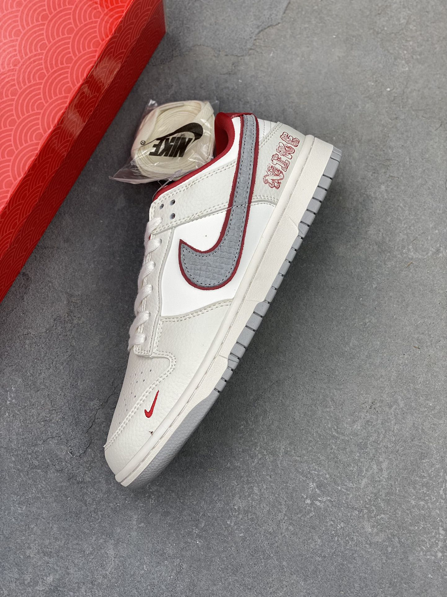 Nike SB Dunk Low "Year of The Dragon" Cream Grey Casual Sneakers 8 i1725653616 1272 3