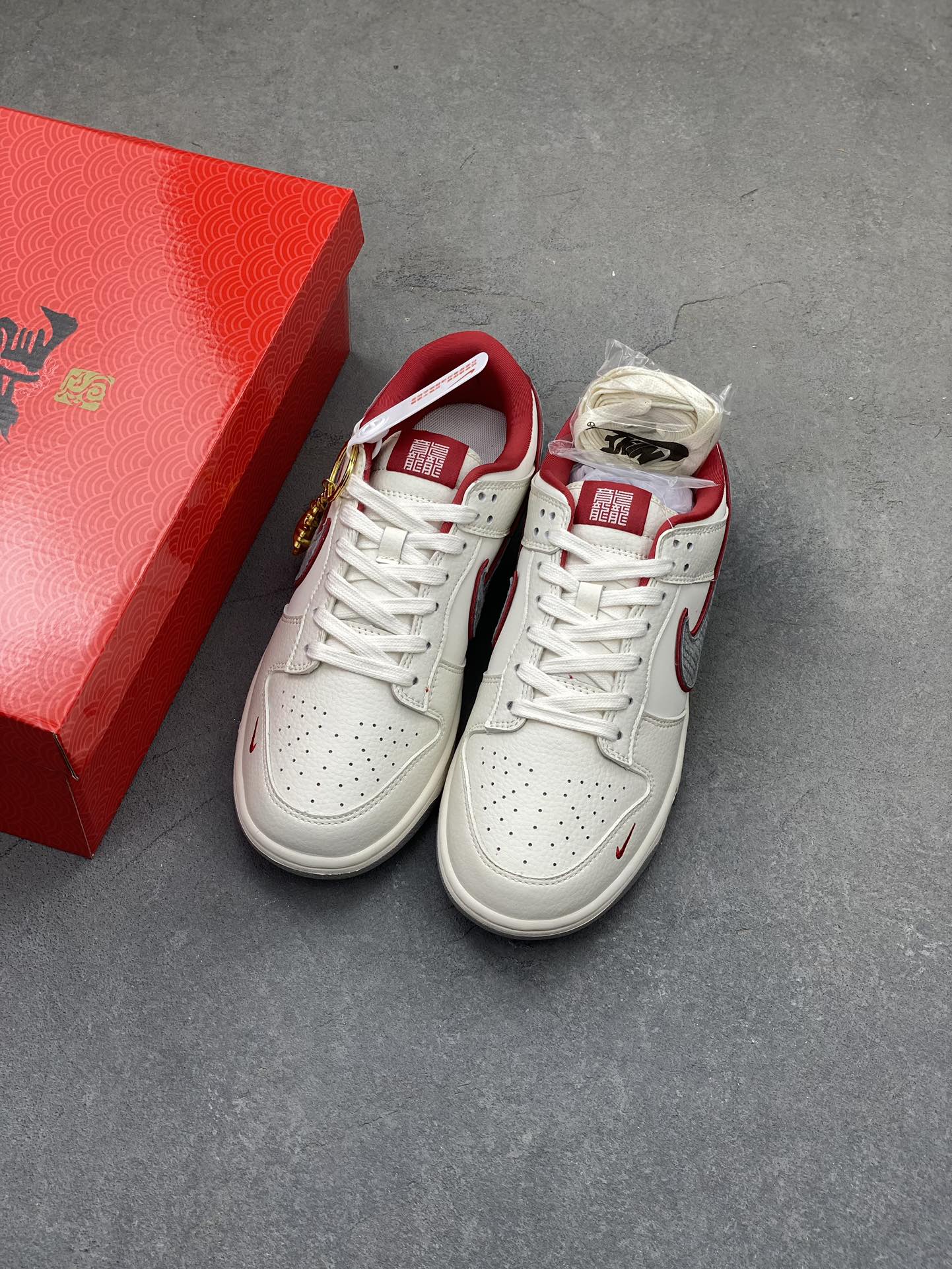 Nike SB Dunk Low "Year of The Dragon" Cream Grey Casual Sneakers 9 i1725653616 8004 5