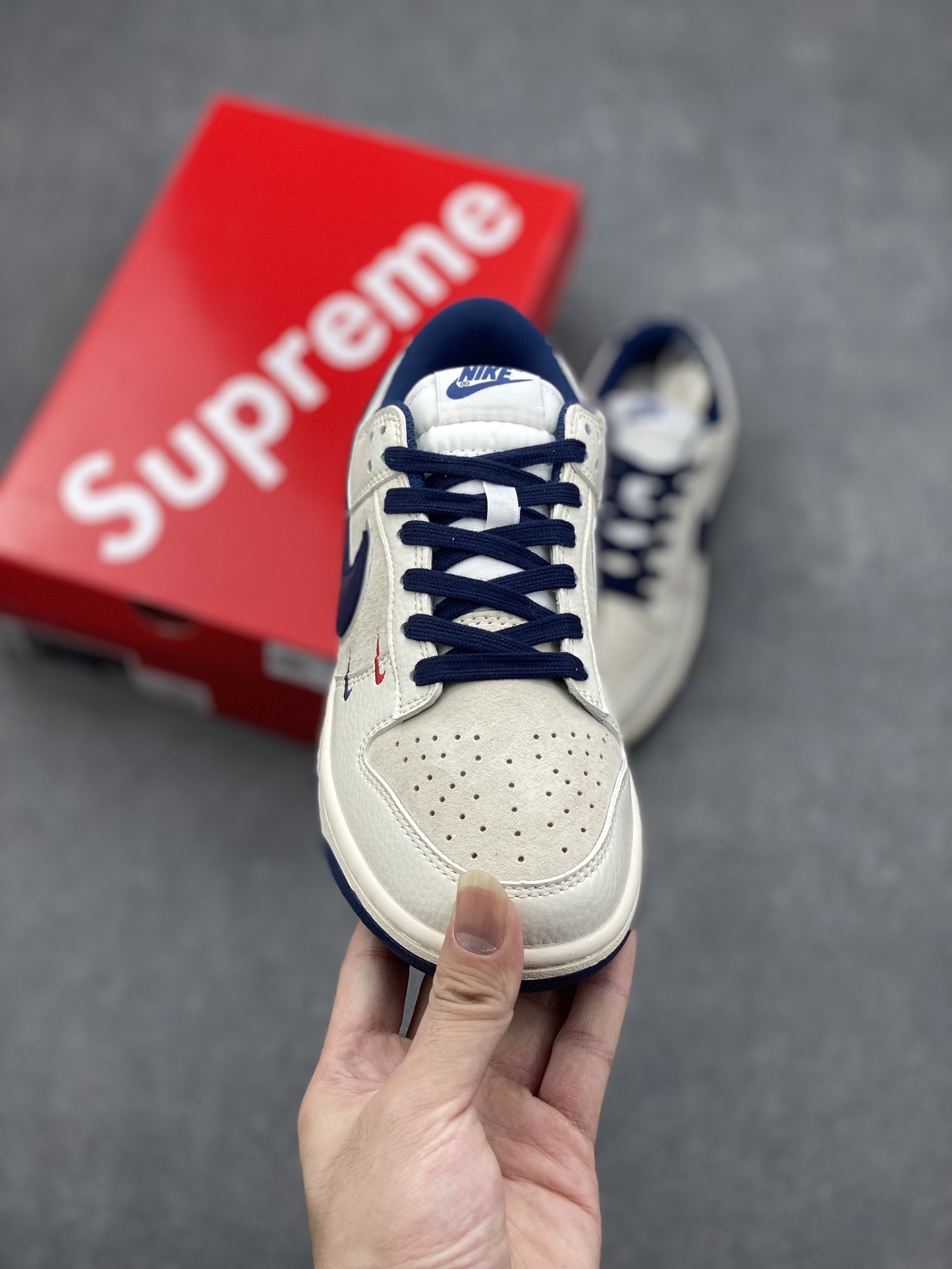Nike SB Dunk Low Supreme Collaboration Sneakers - Premium Quality & Style 3 i1726163117 7751 1