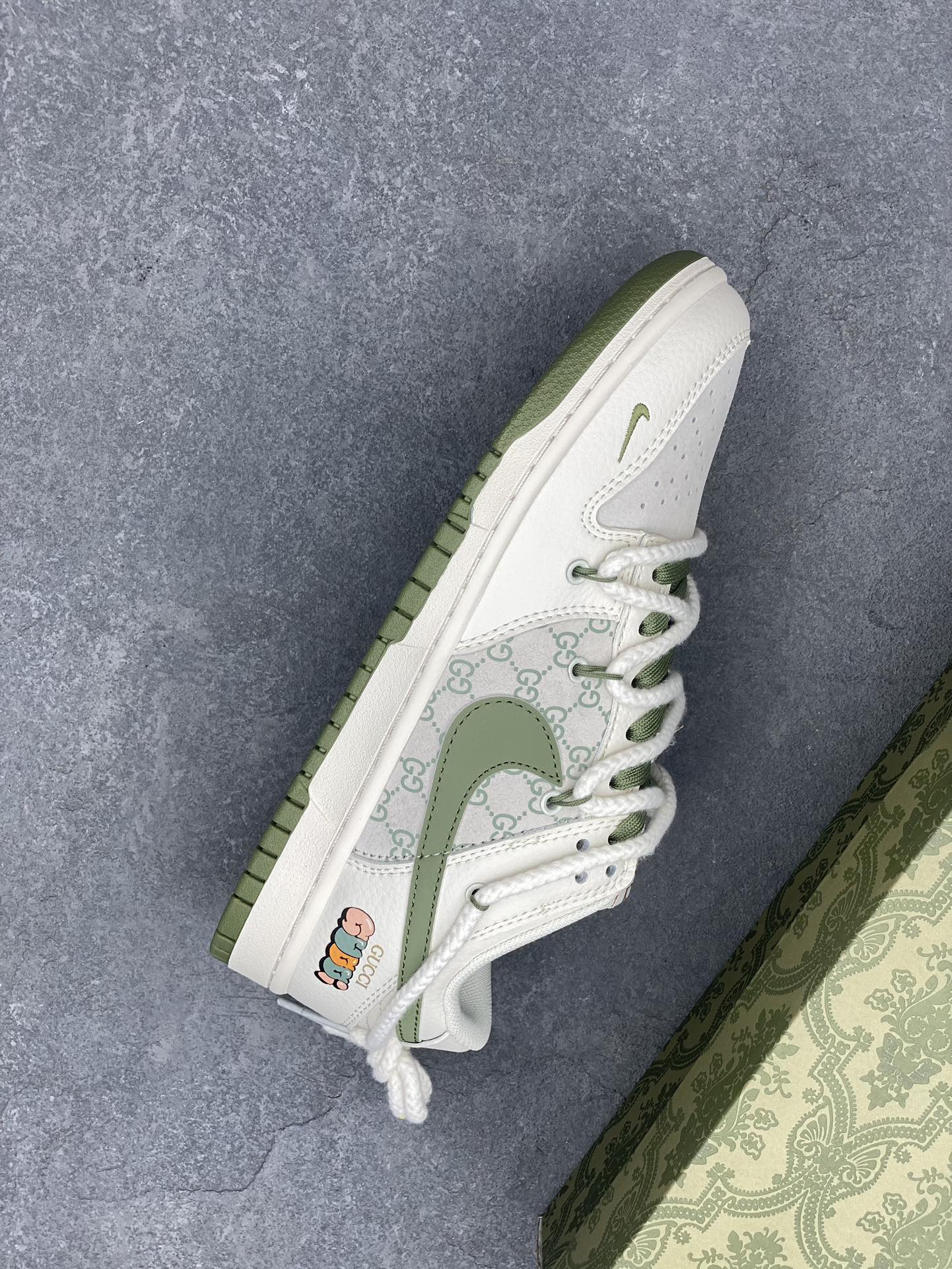 Nike SB Dunk Low Gucci Collaboration Sneakers - Limited Edition Style 8 i1726421818 1505 1