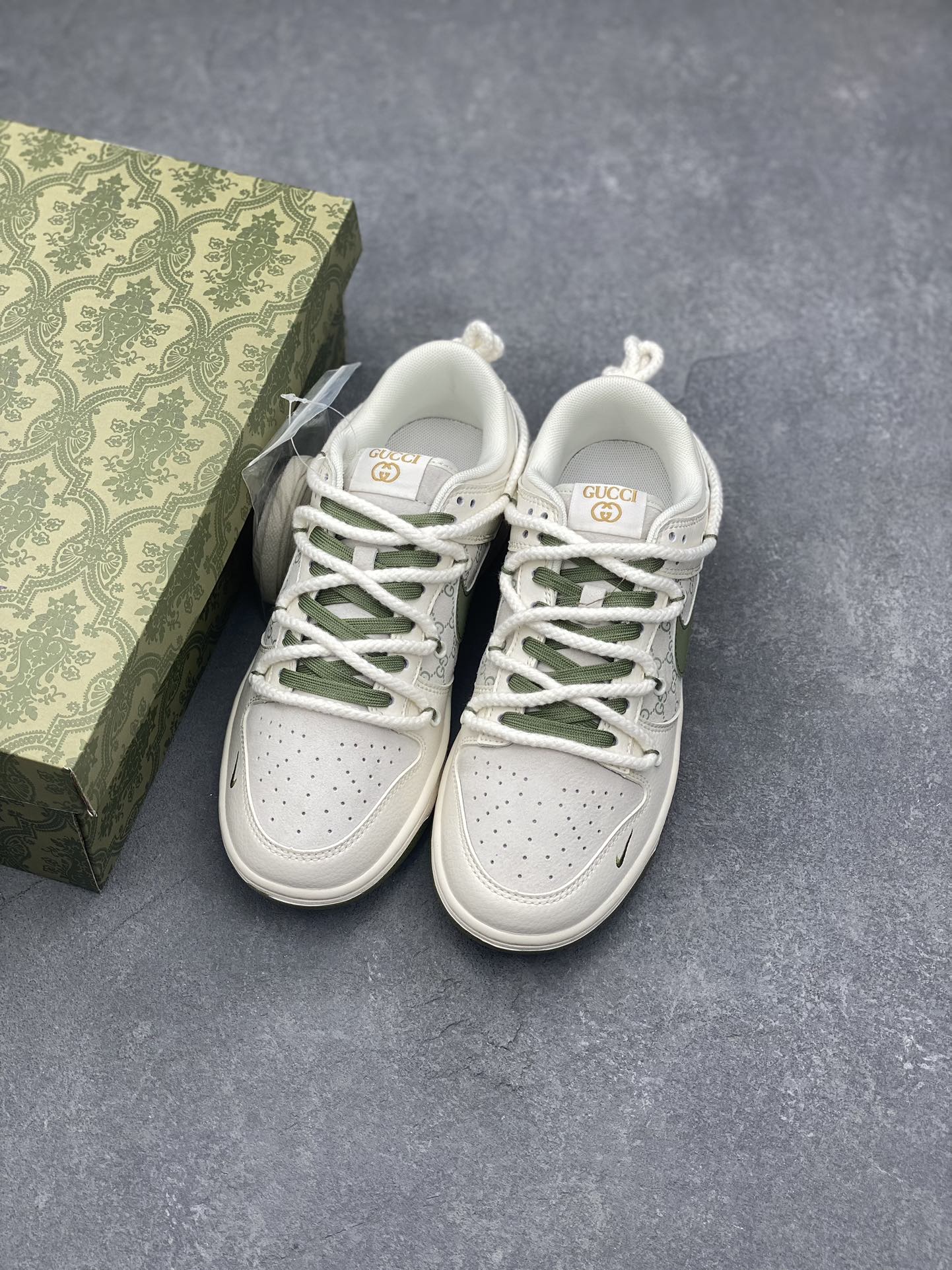 Nike SB Dunk Low Gucci Collaboration Sneakers - Limited Edition Style 9 i1726421818 4447 6