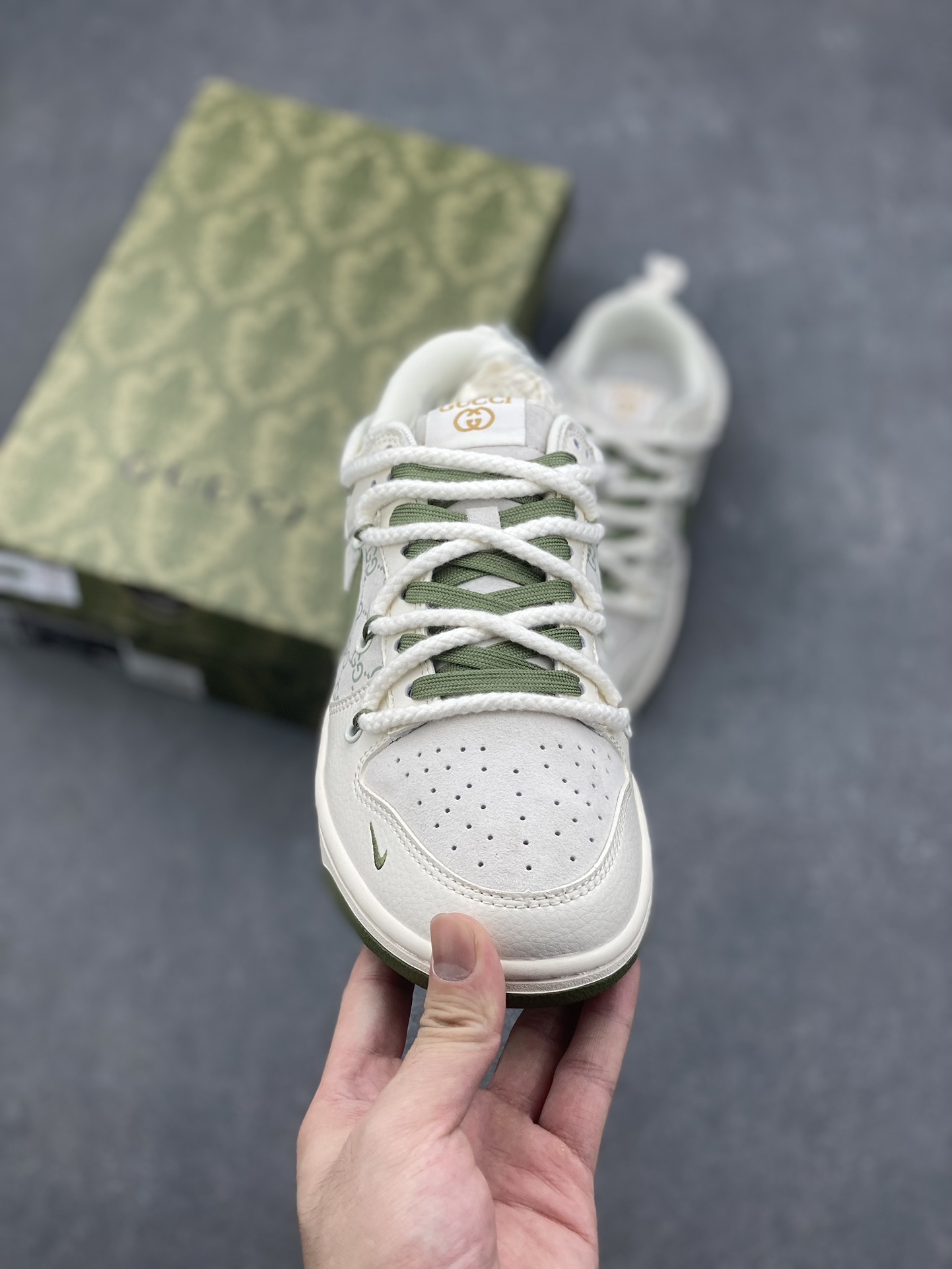 Nike SB Dunk Low Gucci Collaboration Sneakers - Limited Edition Style 3 i1726421818 6526 5